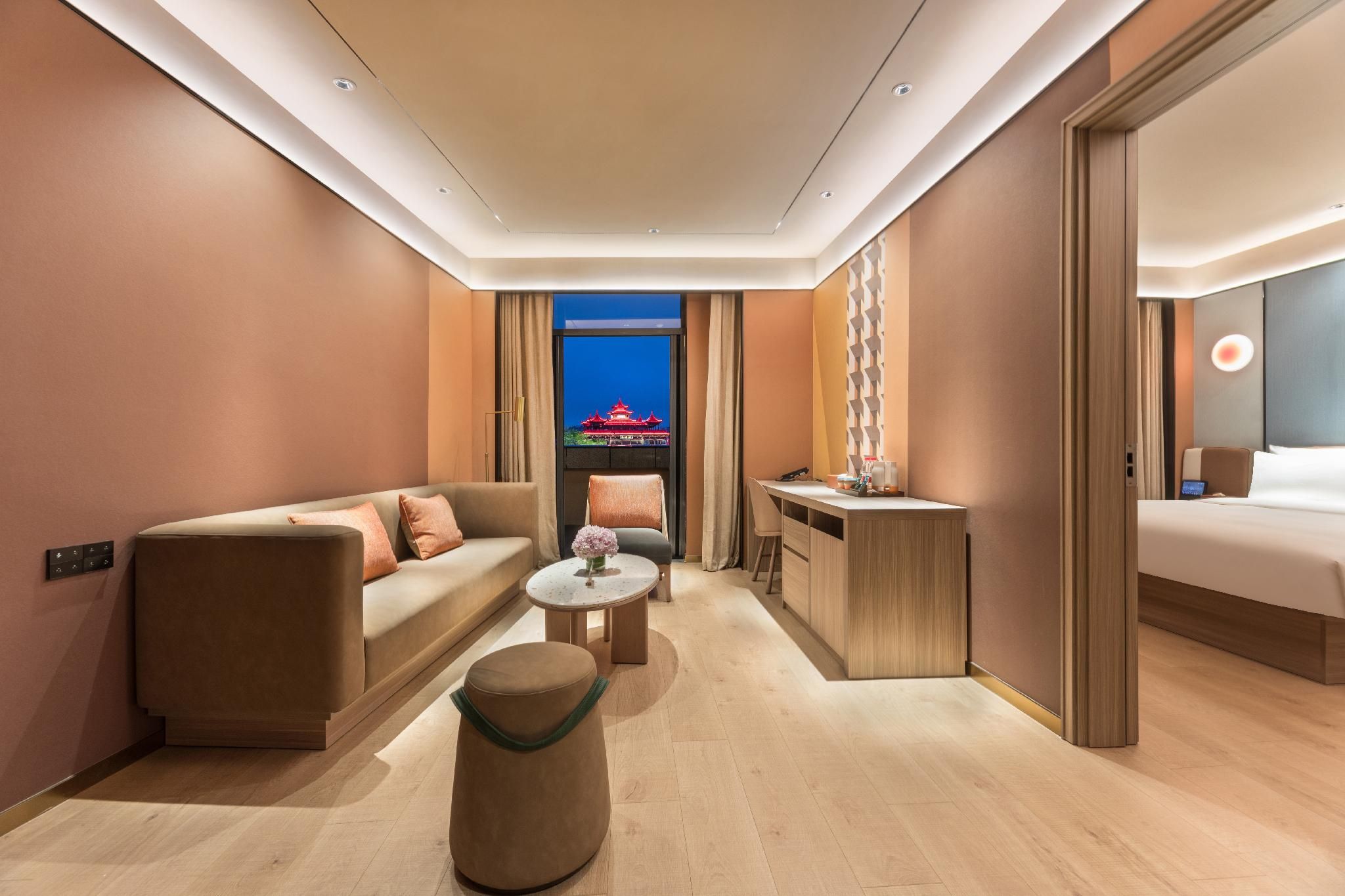 California Sunshine Suite with View