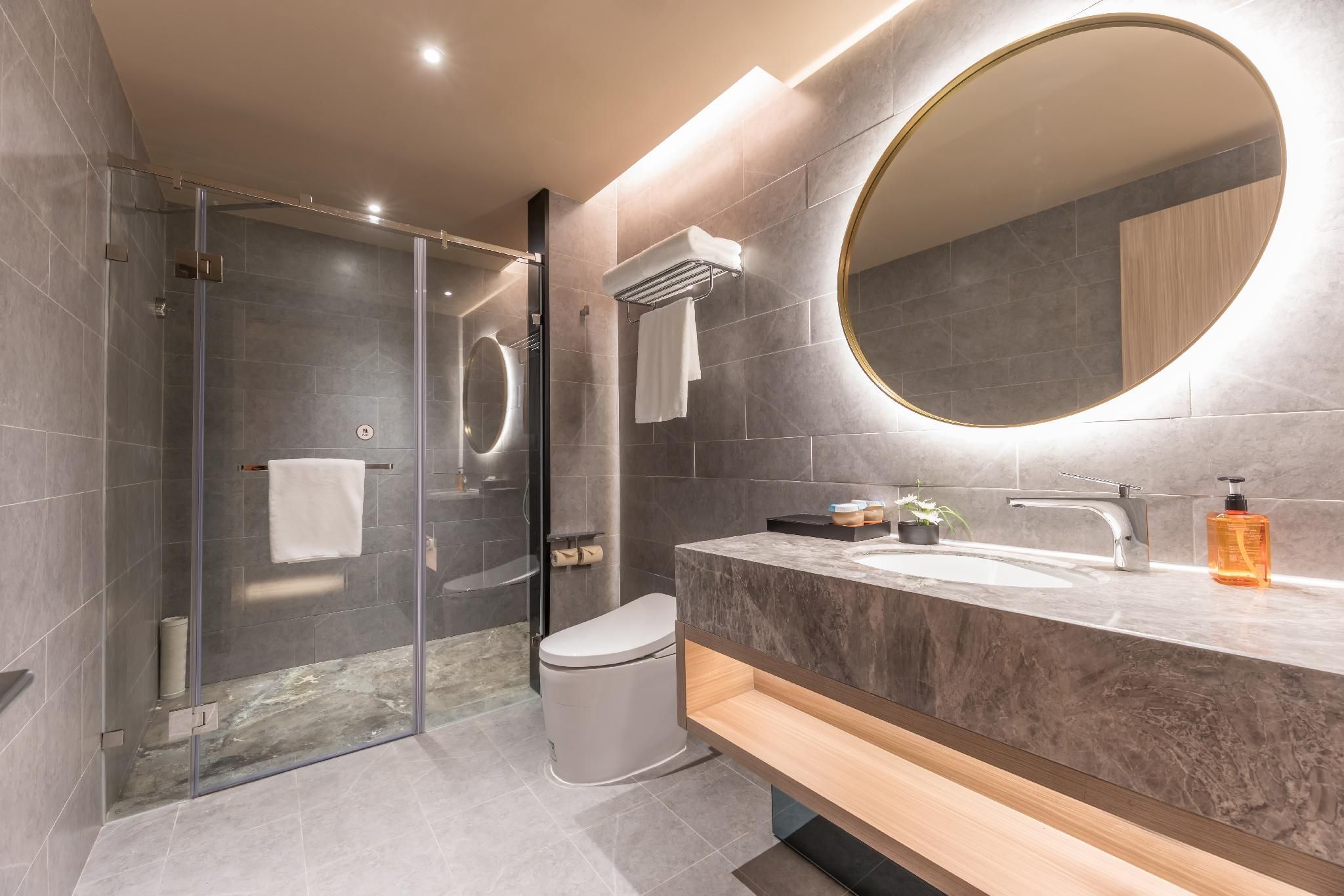 California Sunshine Suite with View