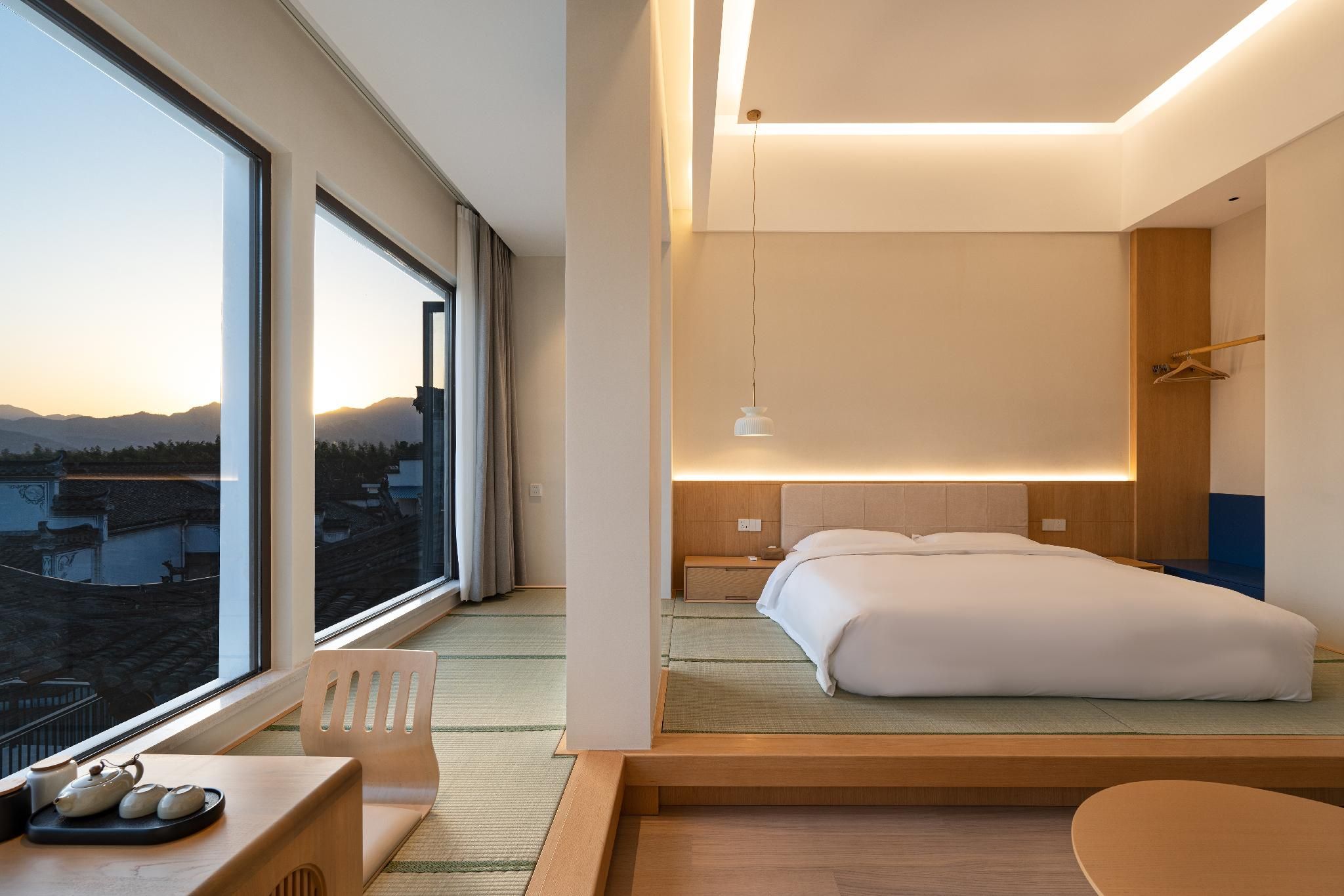 Family Room with Nature - Kid-Friendly