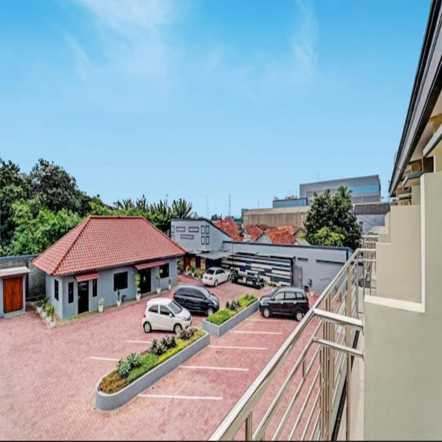 Balcony Twin - City View