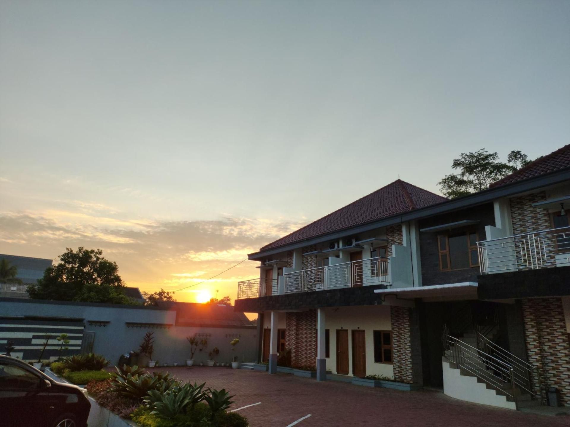 Hotel Cibening Super Deluxe King 2