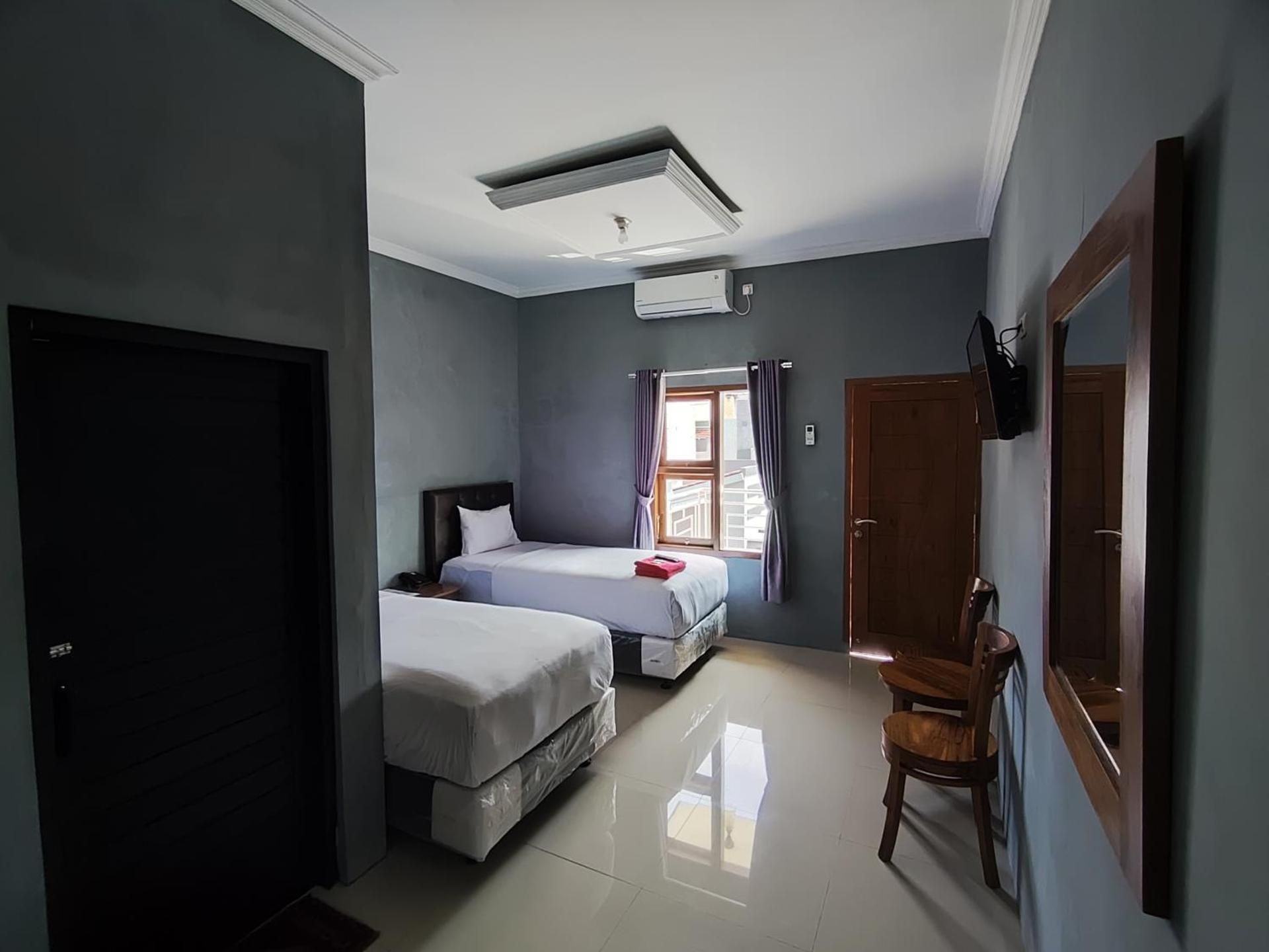 Family Room with Garden View