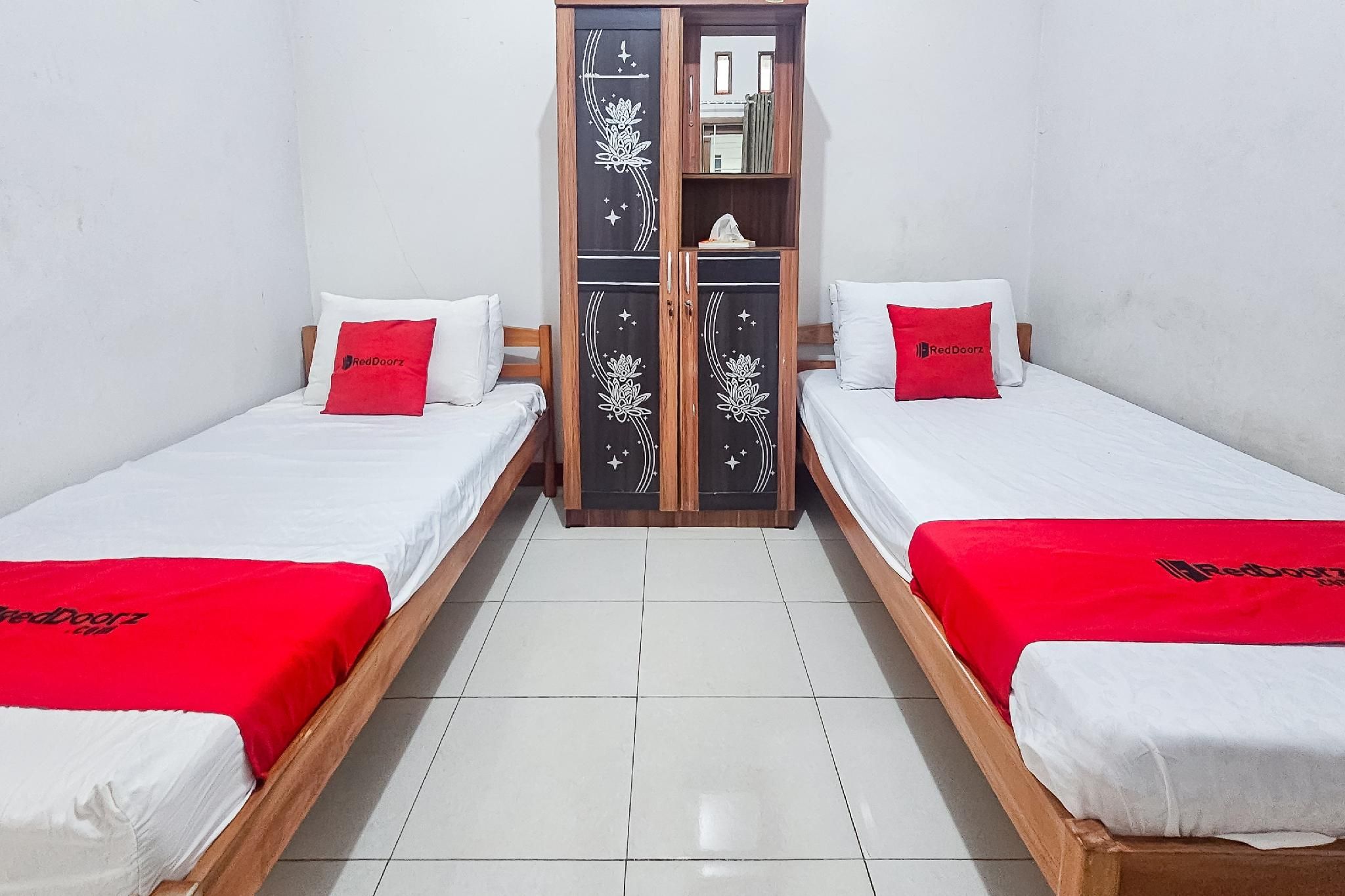 RedDoorz Syariah near Sukabumi Station Twin Room 2