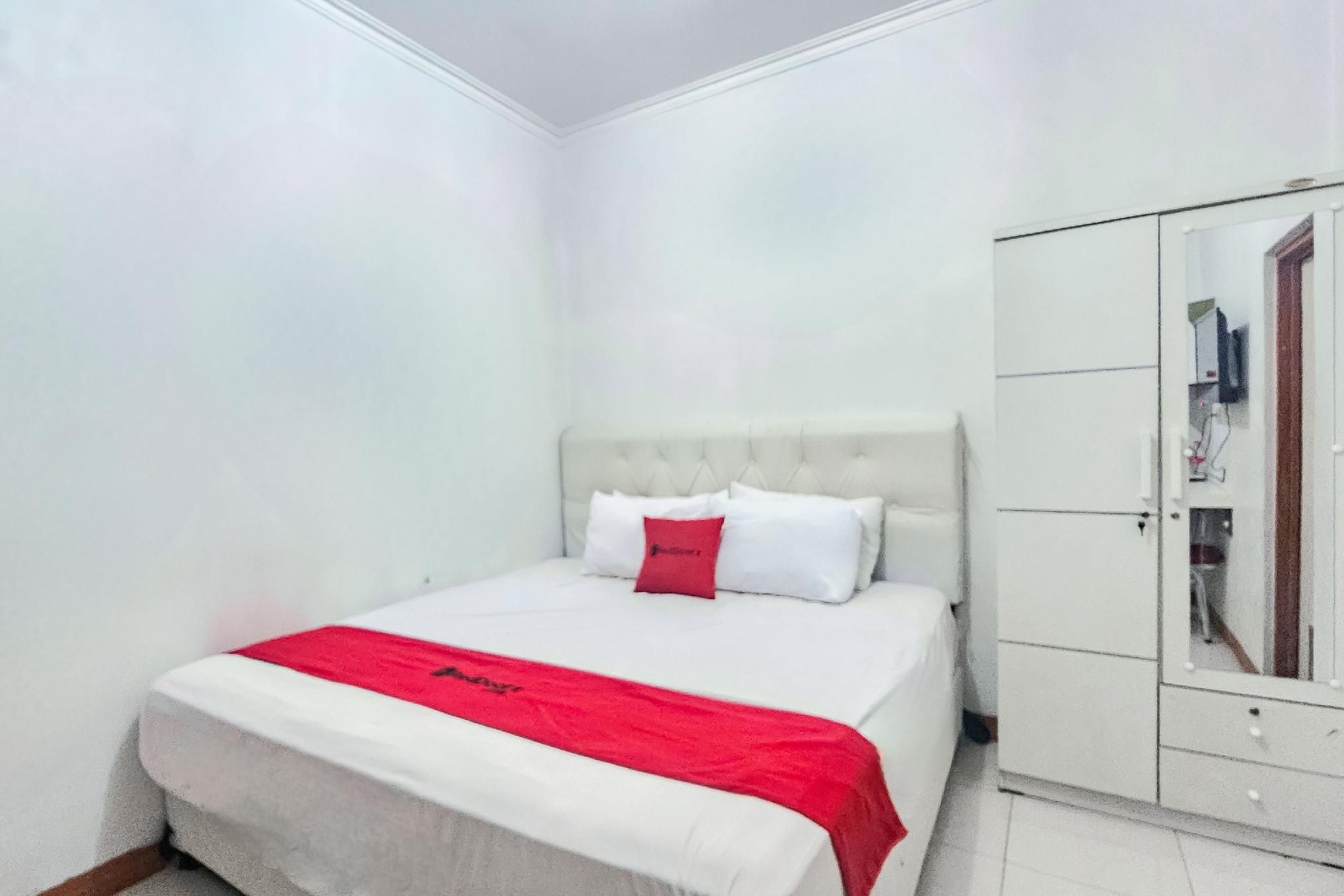 RedDoorz Syariah near Sukabumi Station