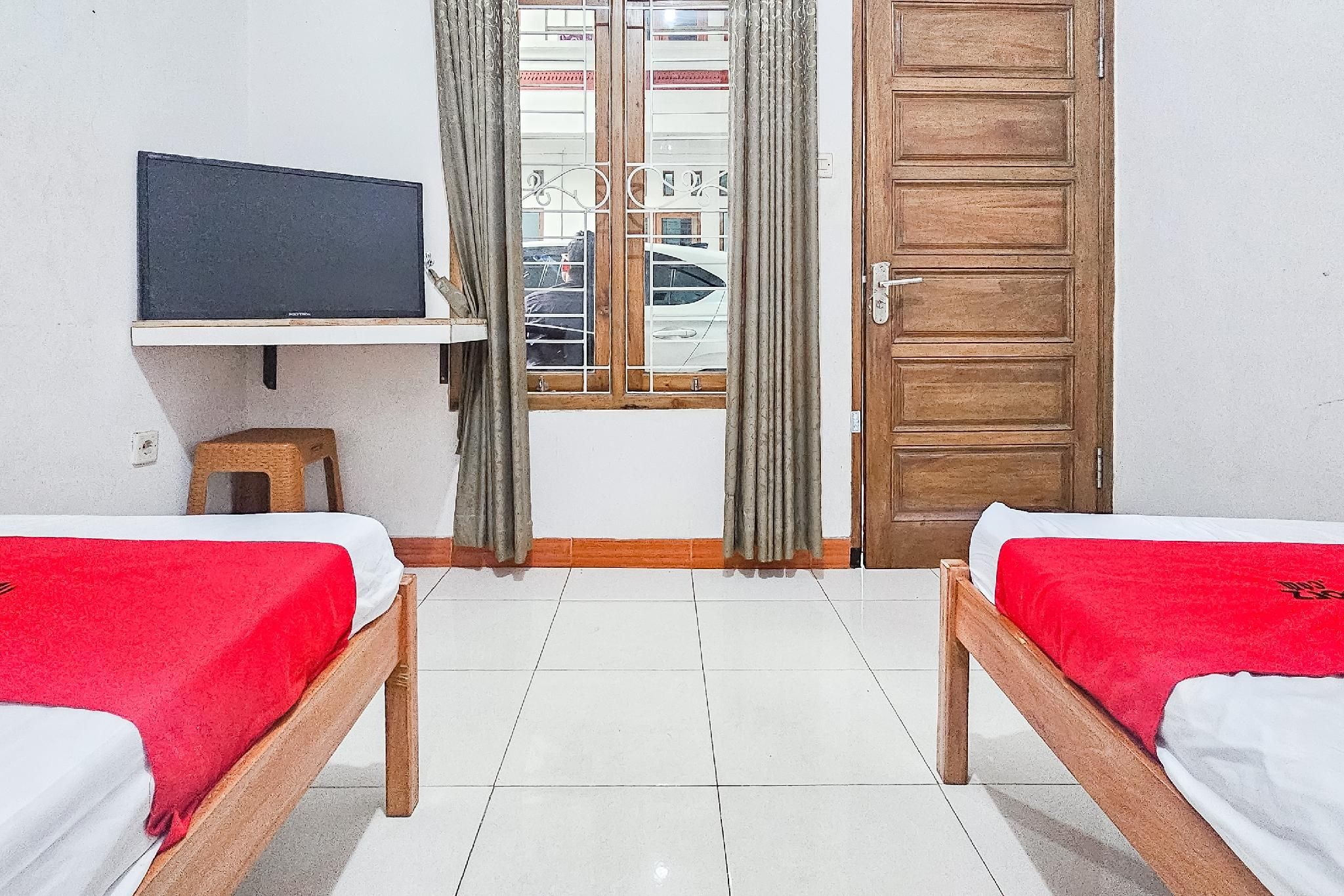 RedDoorz Syariah near Sukabumi Station Twin Room