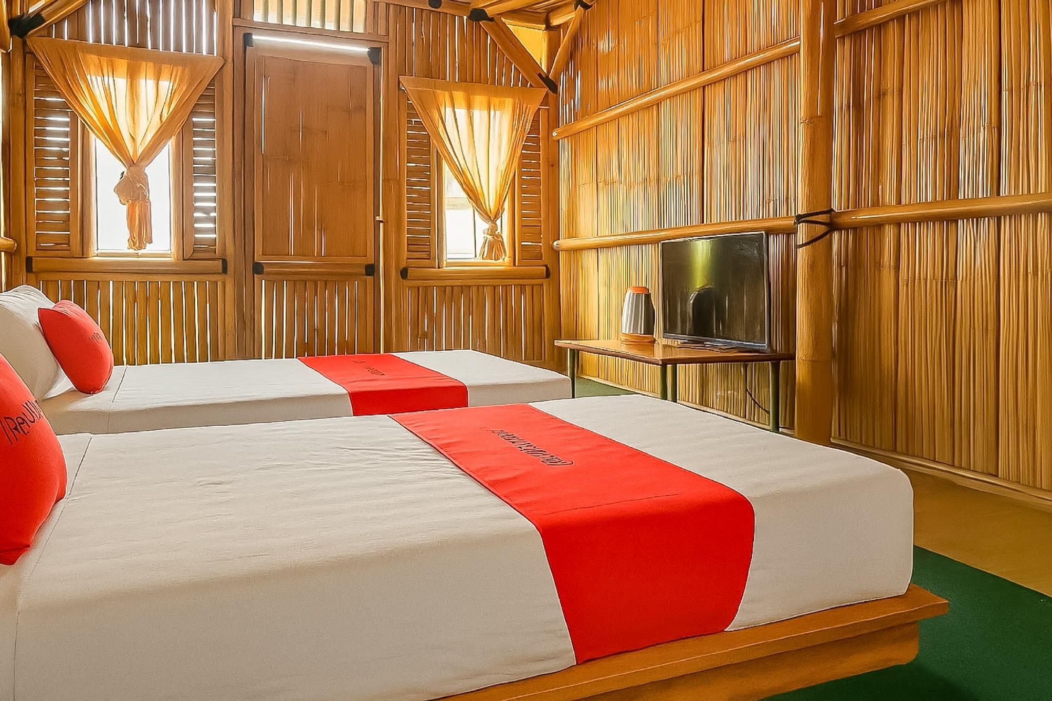 RedDoorz Resort @ ETC Sultan Syariah Sukabumi Deluxe with Balcony