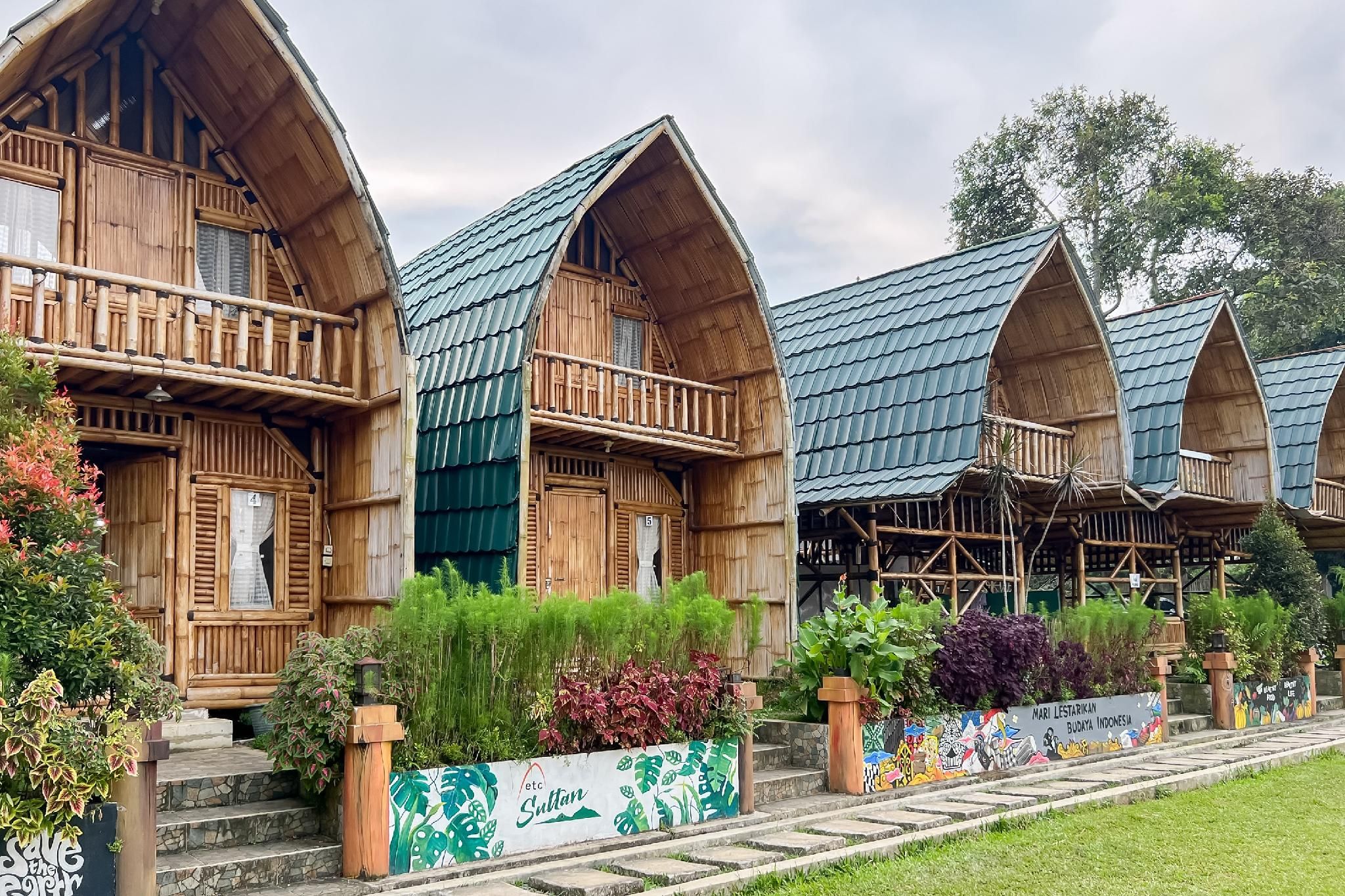 Family Room 6 People