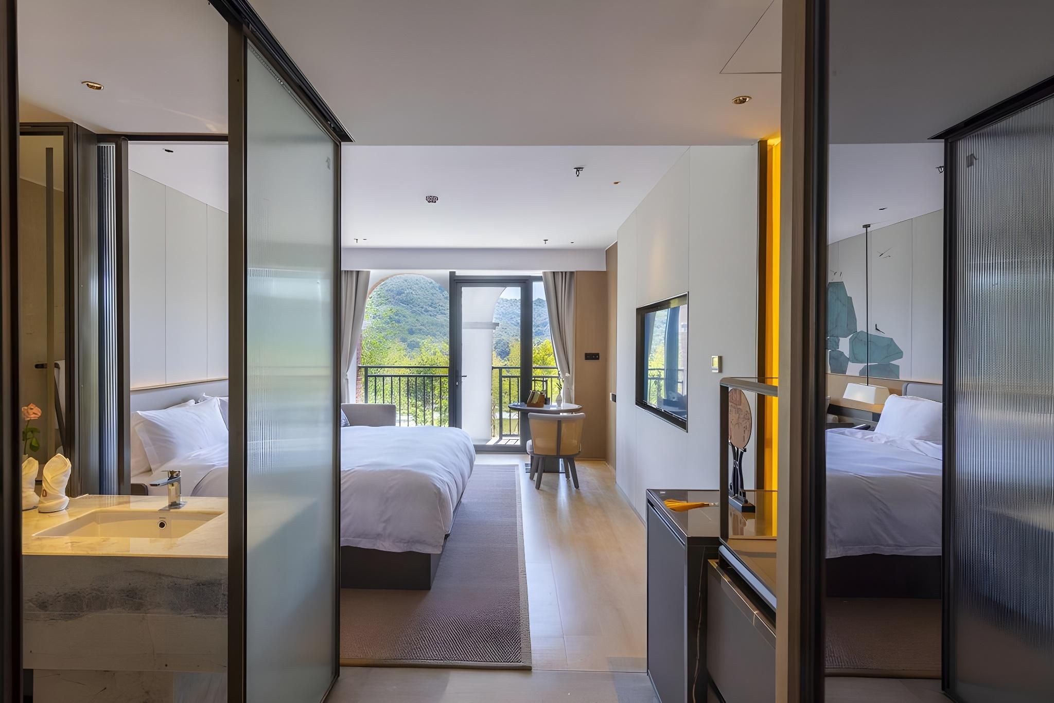 Deluxe View King Room