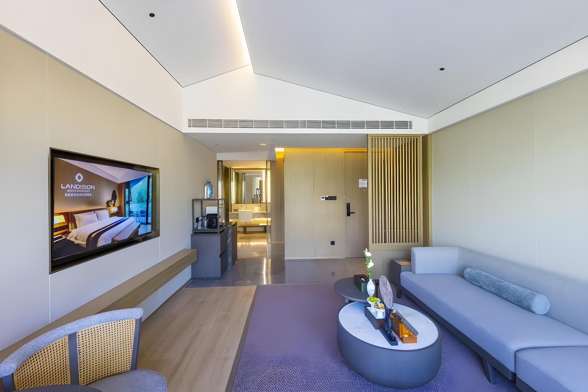 Suite - Courtyard-View