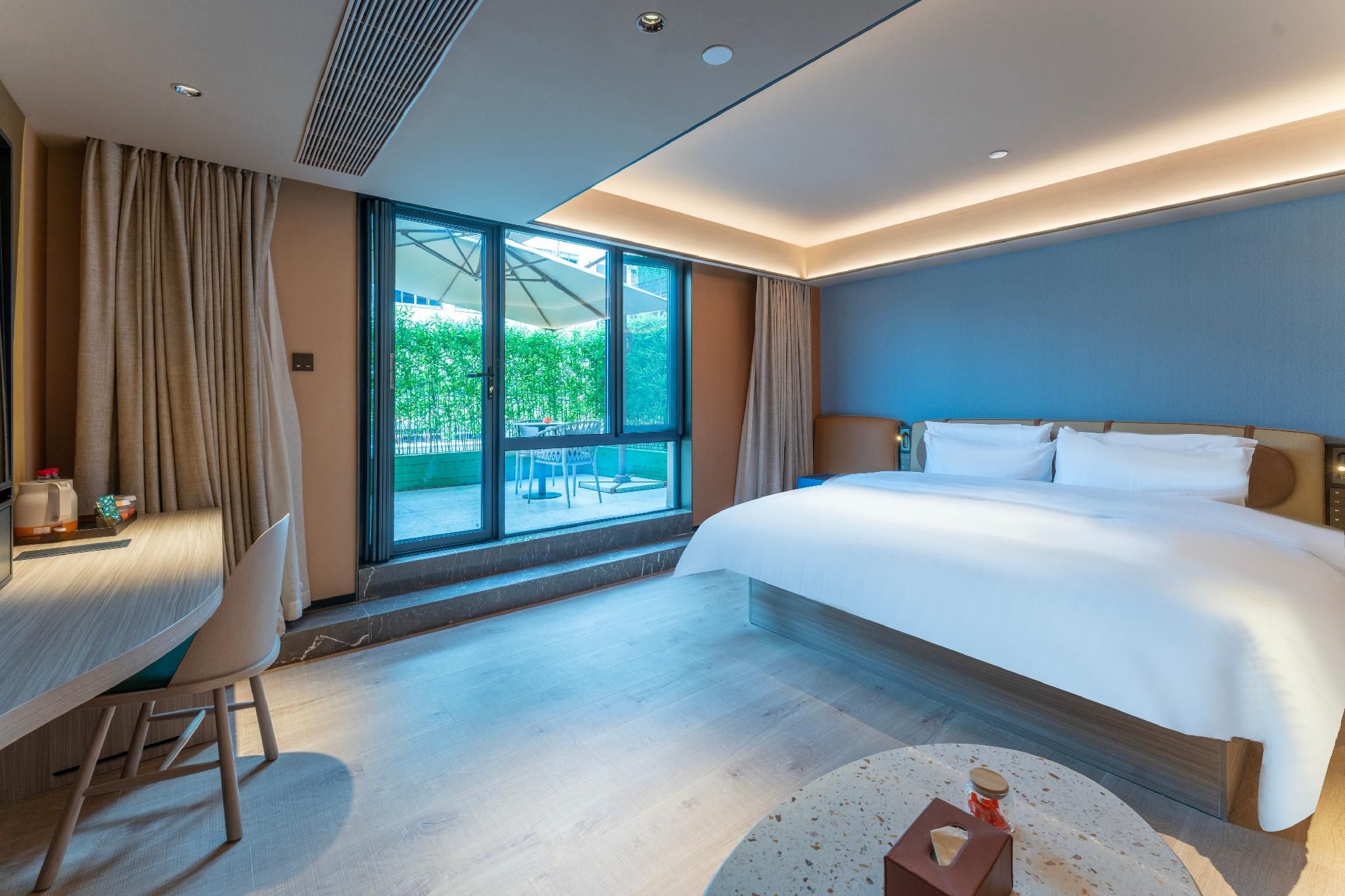 Huazhu - California Sunshine Deluxe 1 Bed Room