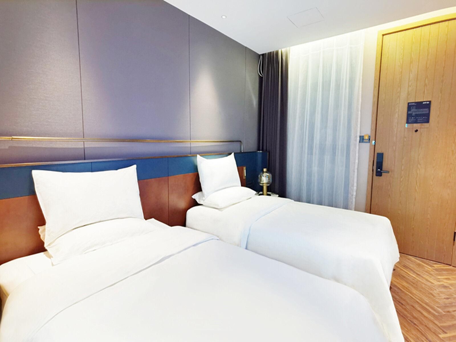 Pinzhi King Bed Room
