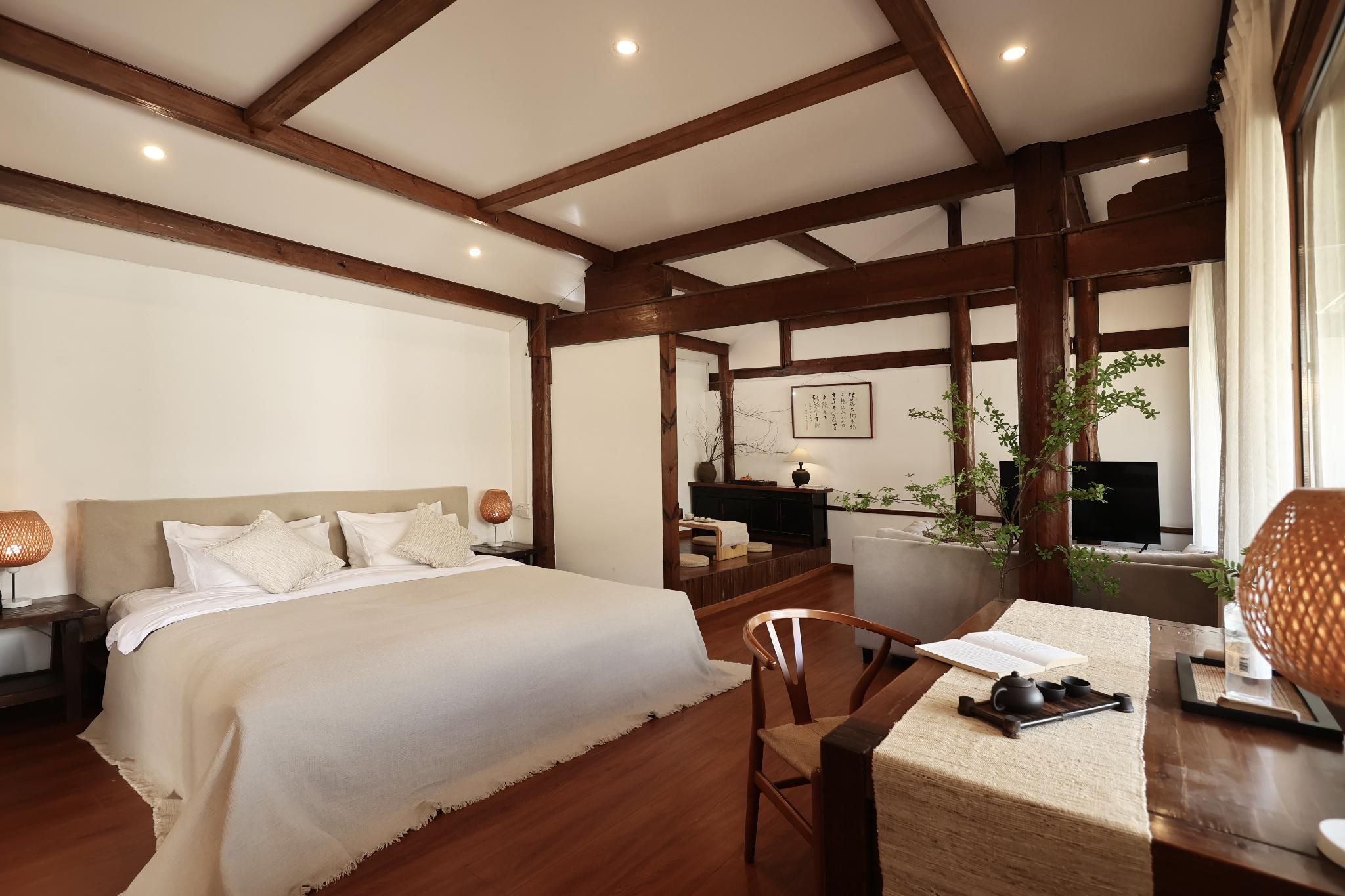 Courtyard Suite