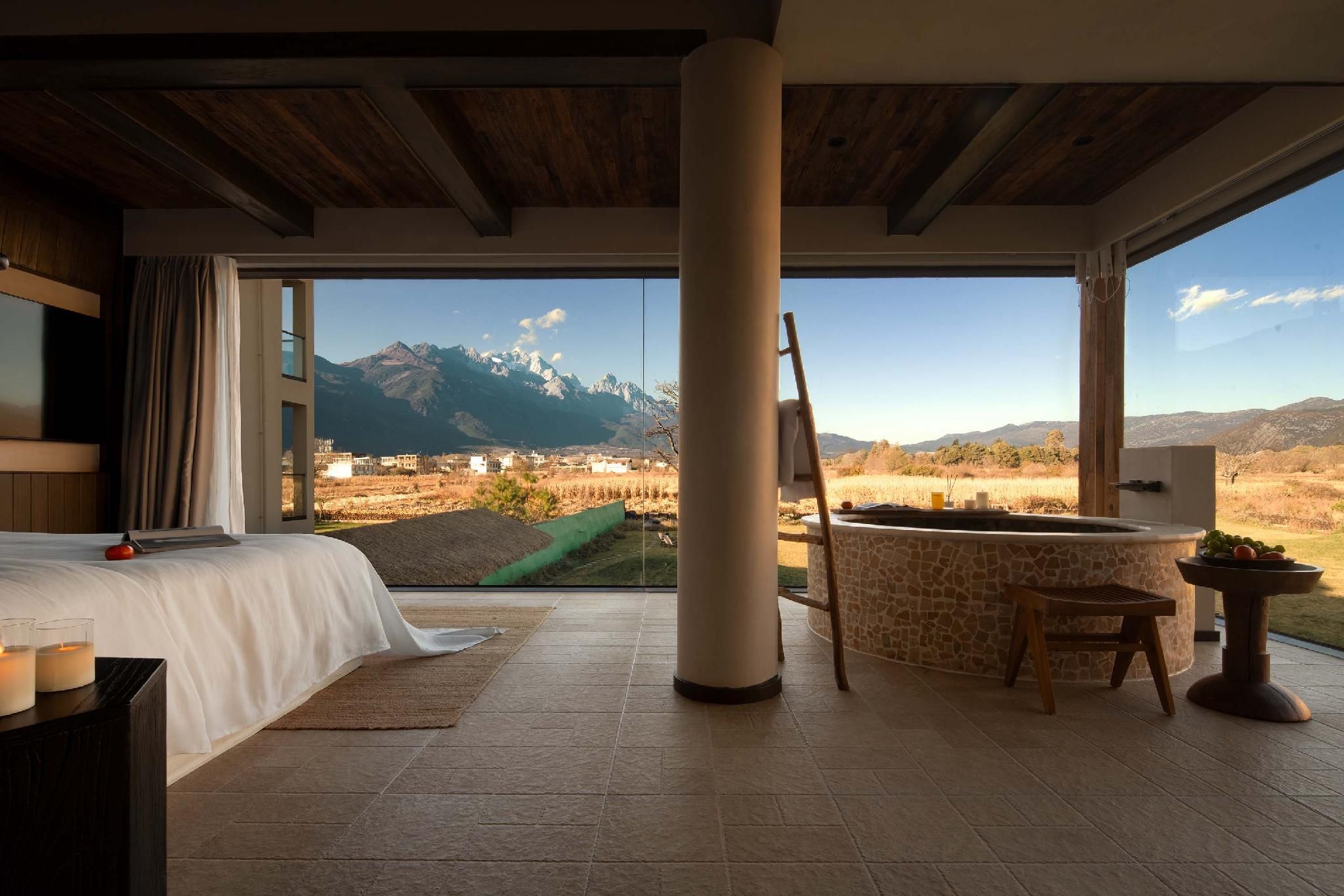 Mountain View Queen Room