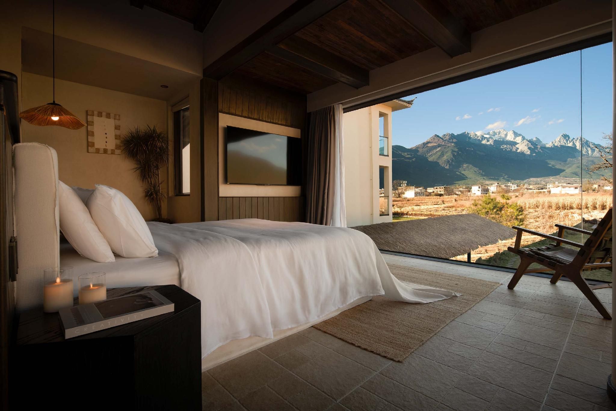 Mountain View Queen Room