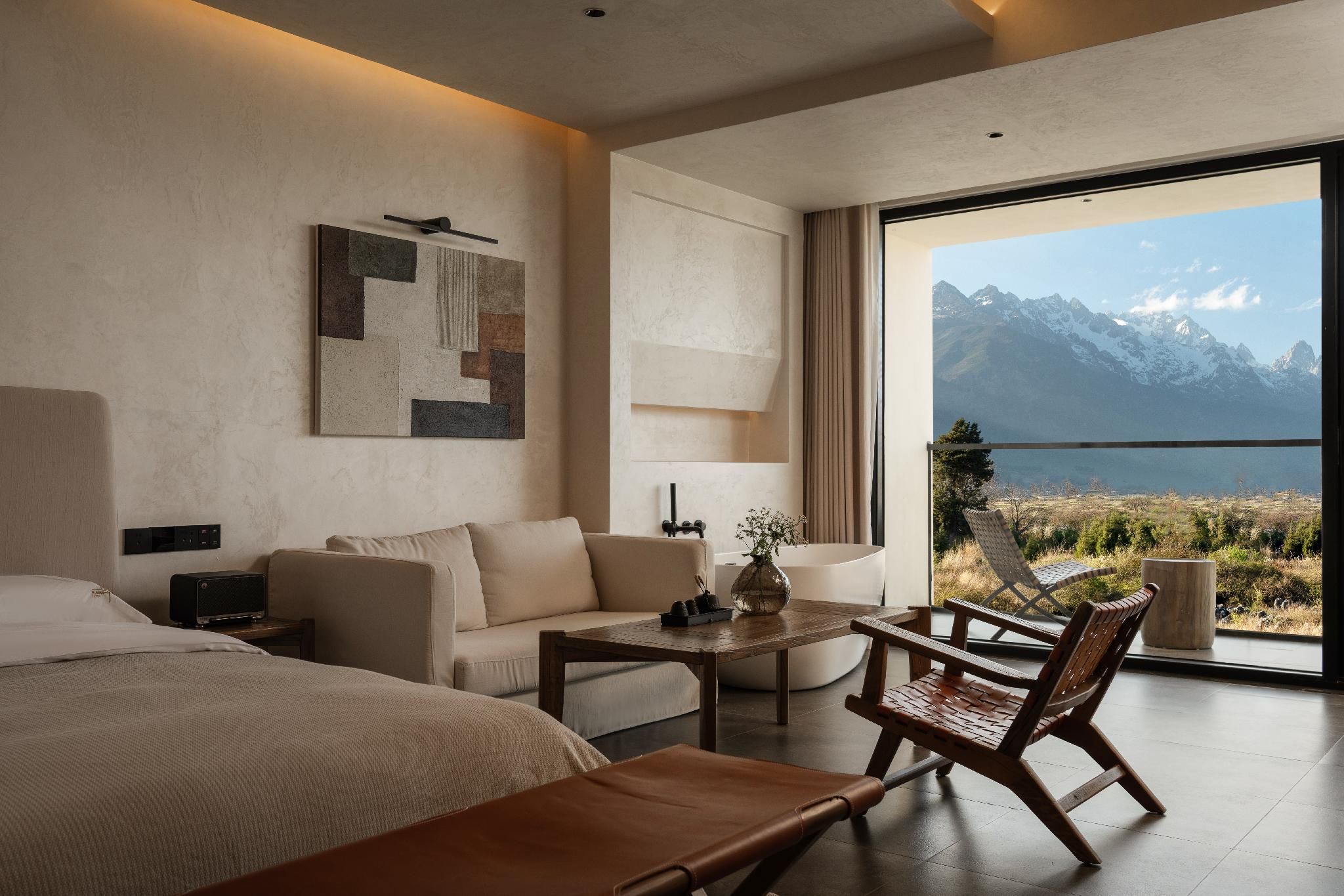 Mountain View Queen Room