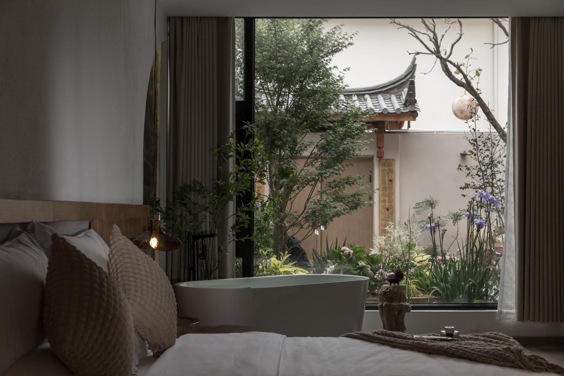 Queen Room with Garden View