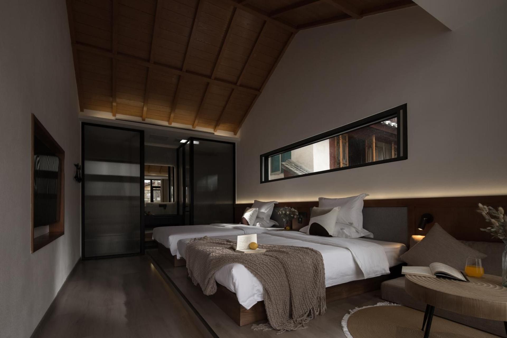 Deluxe Double or Twin Room with City View