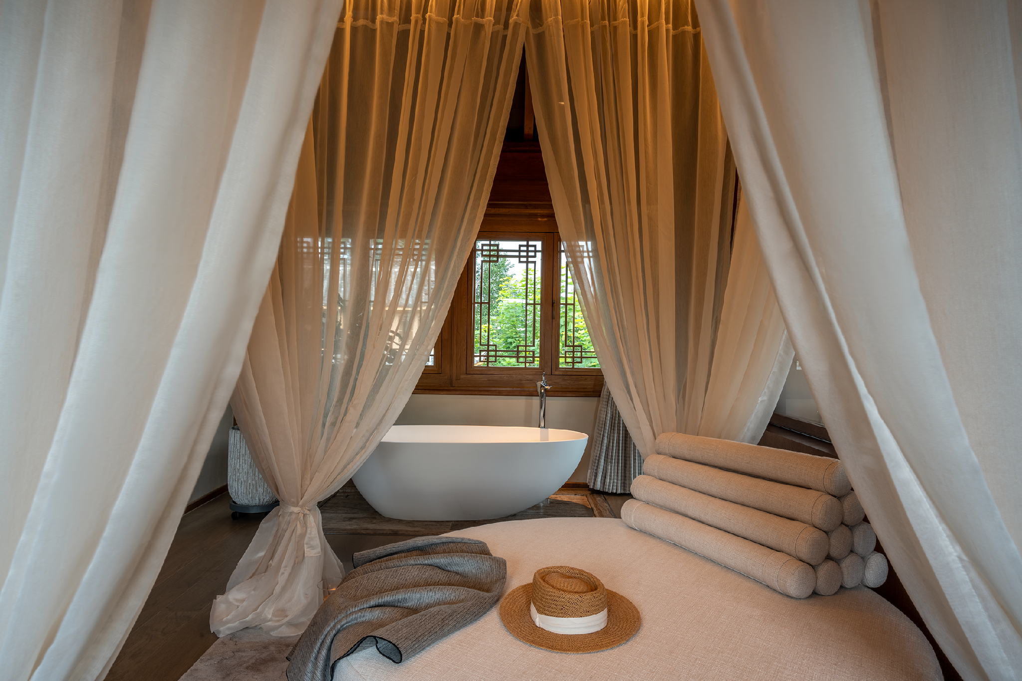 Room with 1 King Bed
