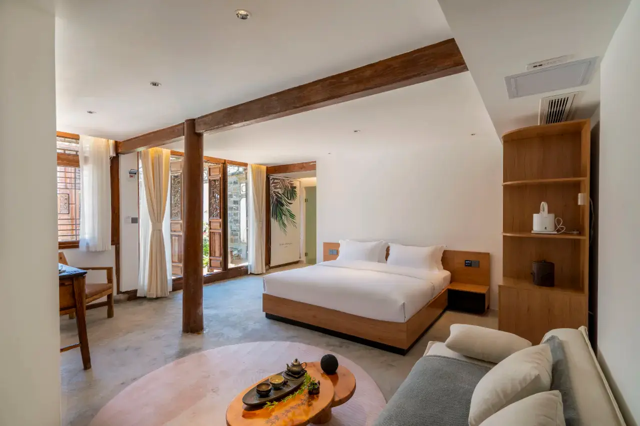 Queen Room with Garden View