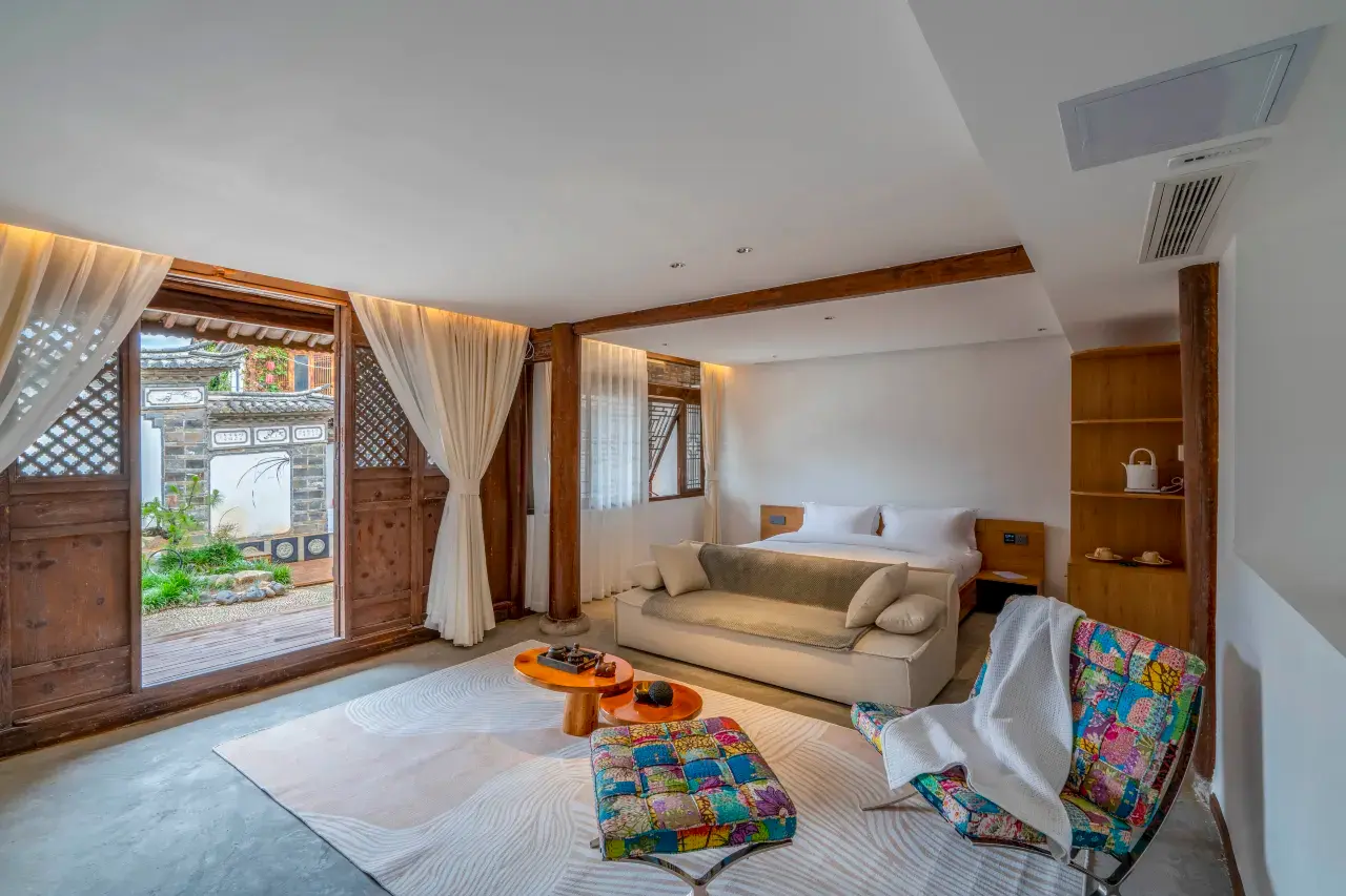Queen Room with View