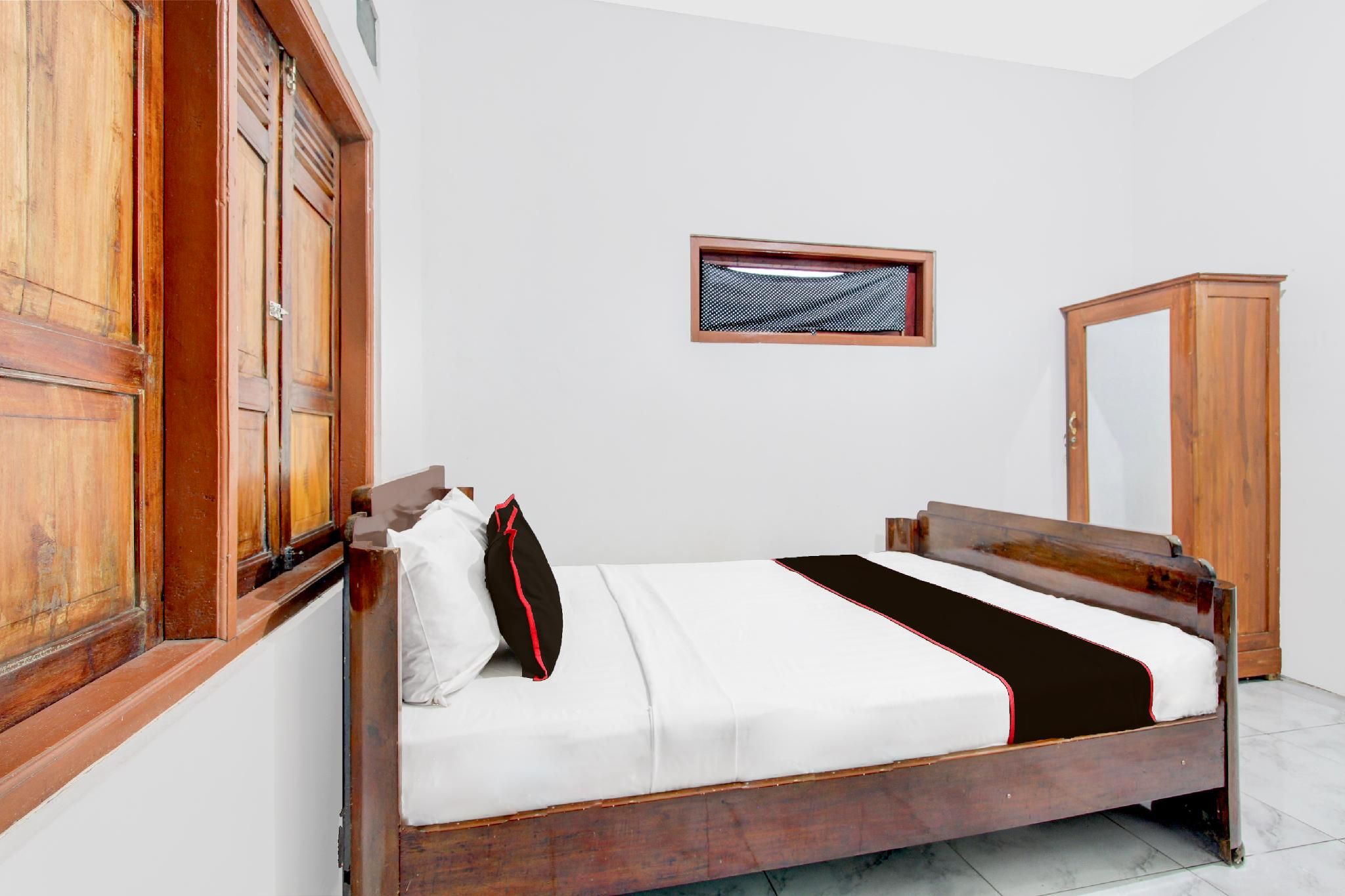 OYO 94672 Putri Kinasih Indonesia Standard Double 3