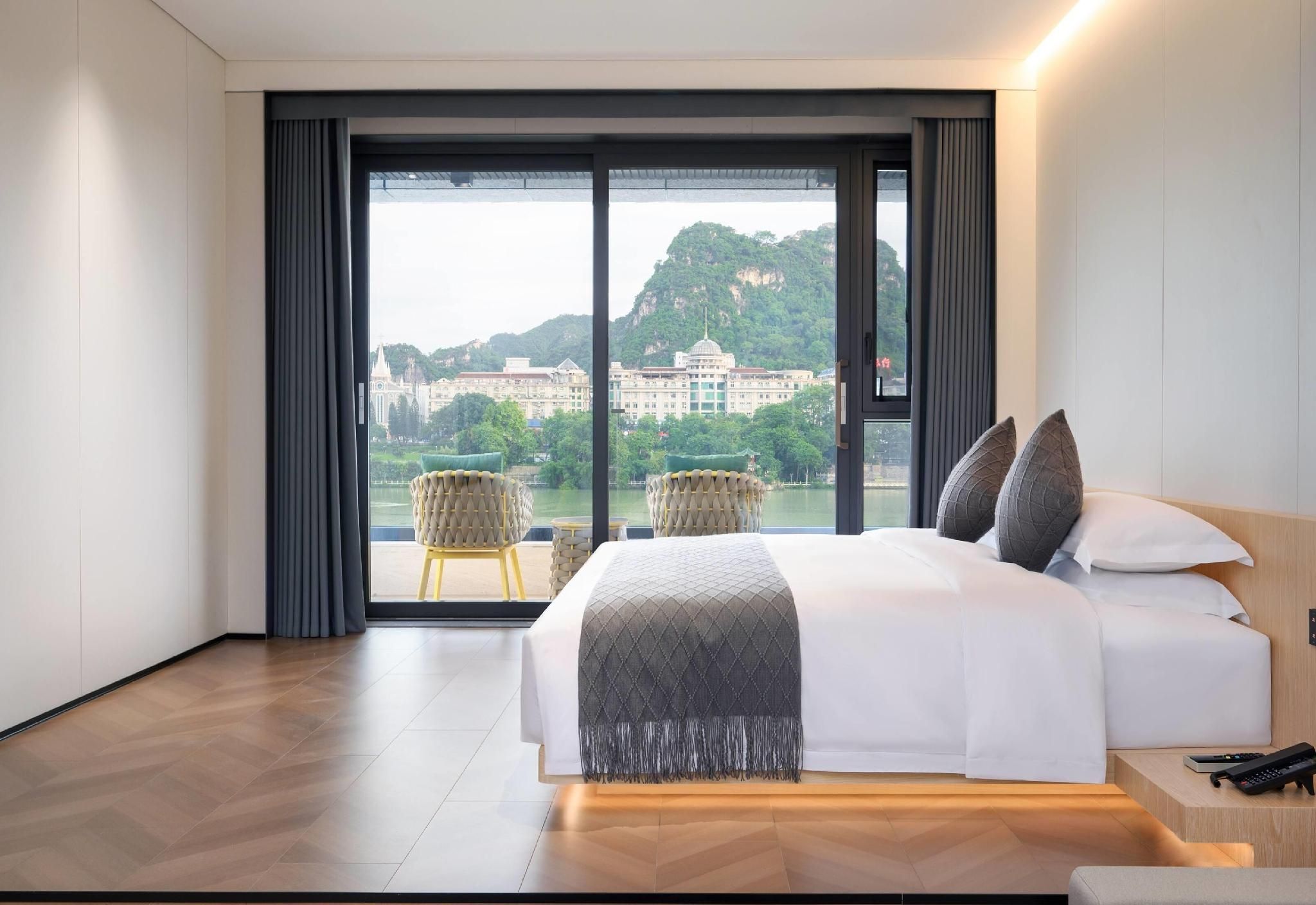 1 King Bed, River View Room, Balcony