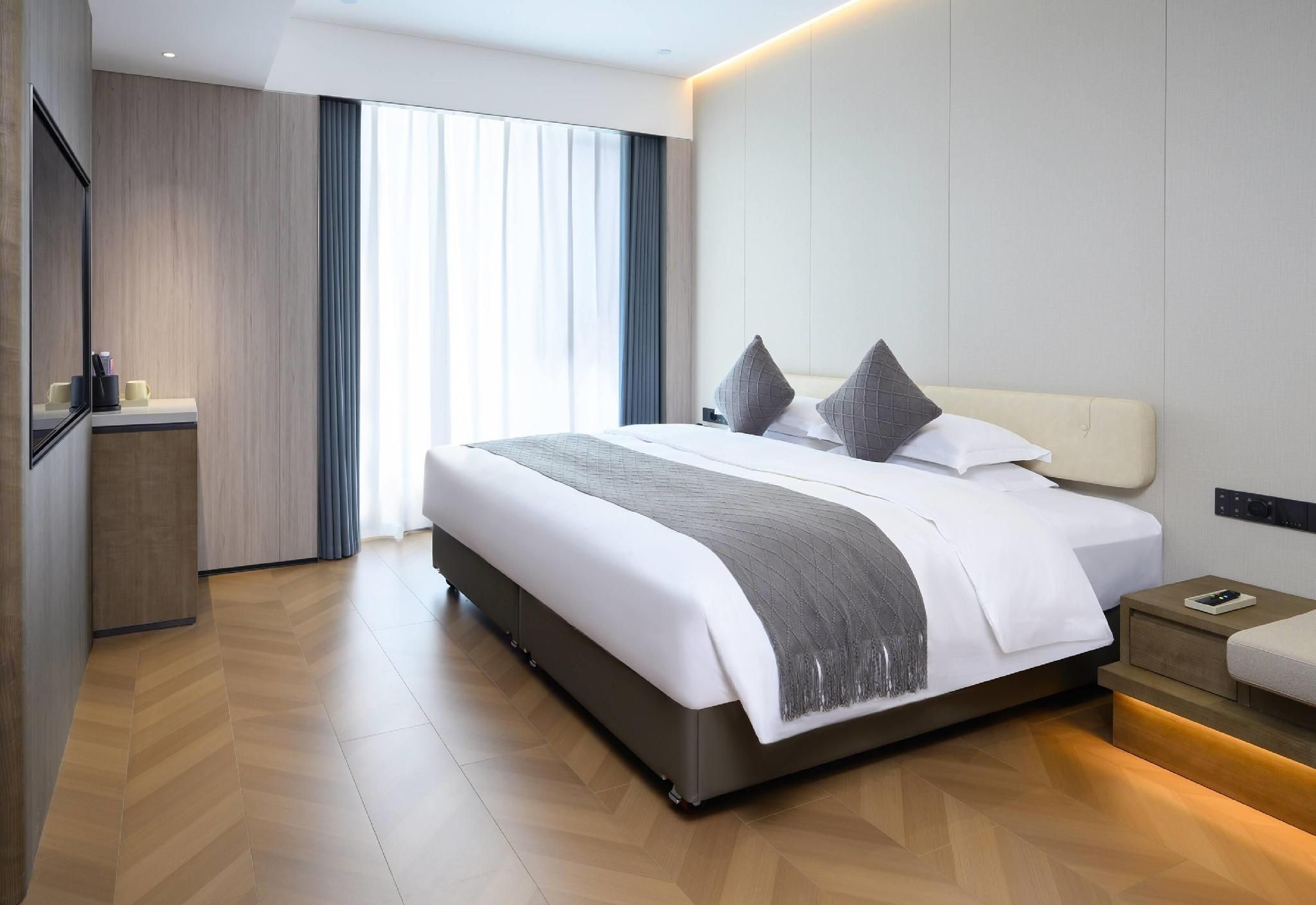 1 King Bed, Superior Room