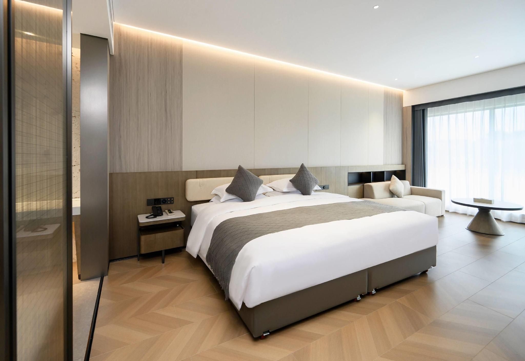 1 King Bed, Selected Suite