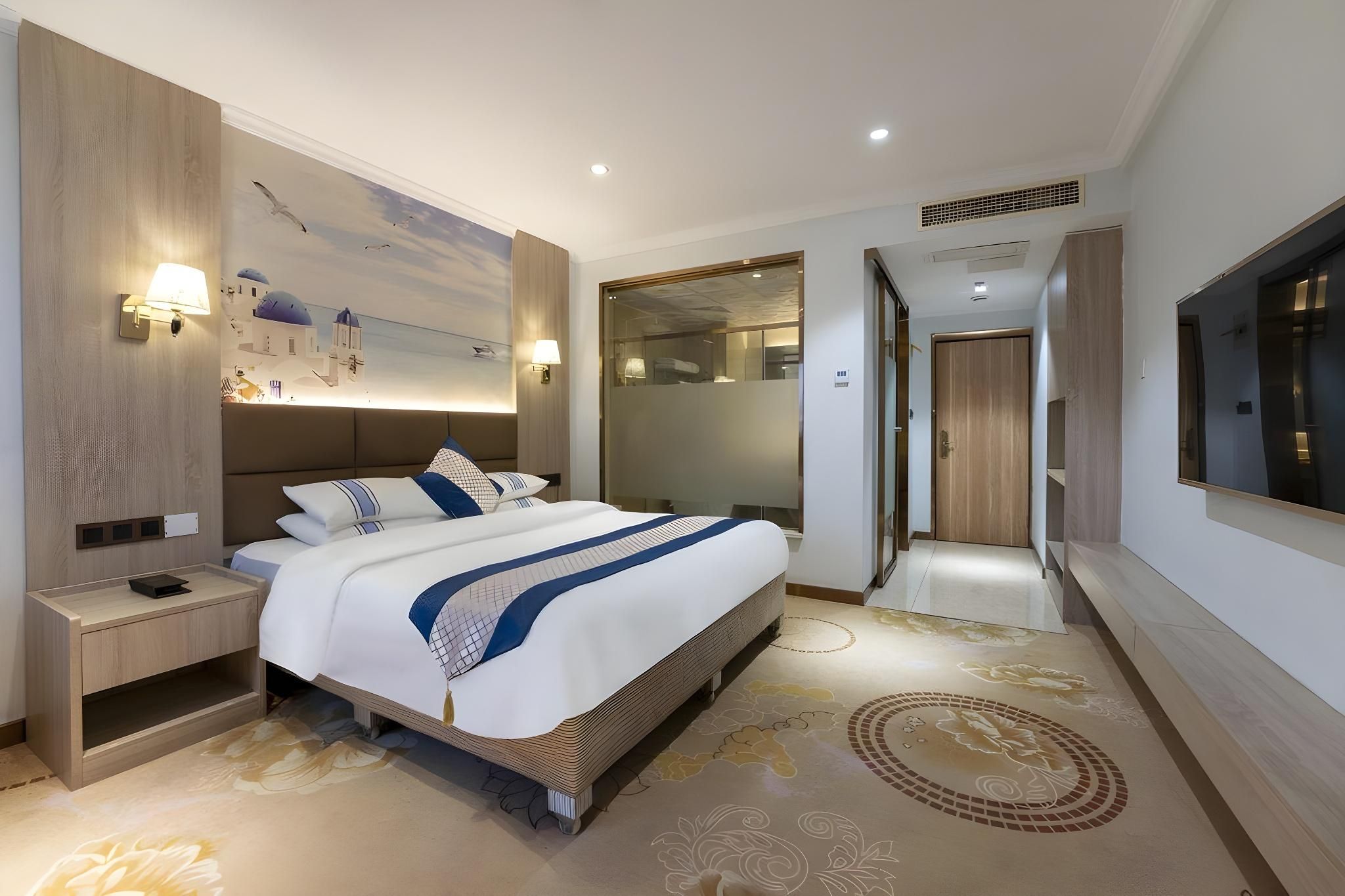 Light Luxury Queen Room