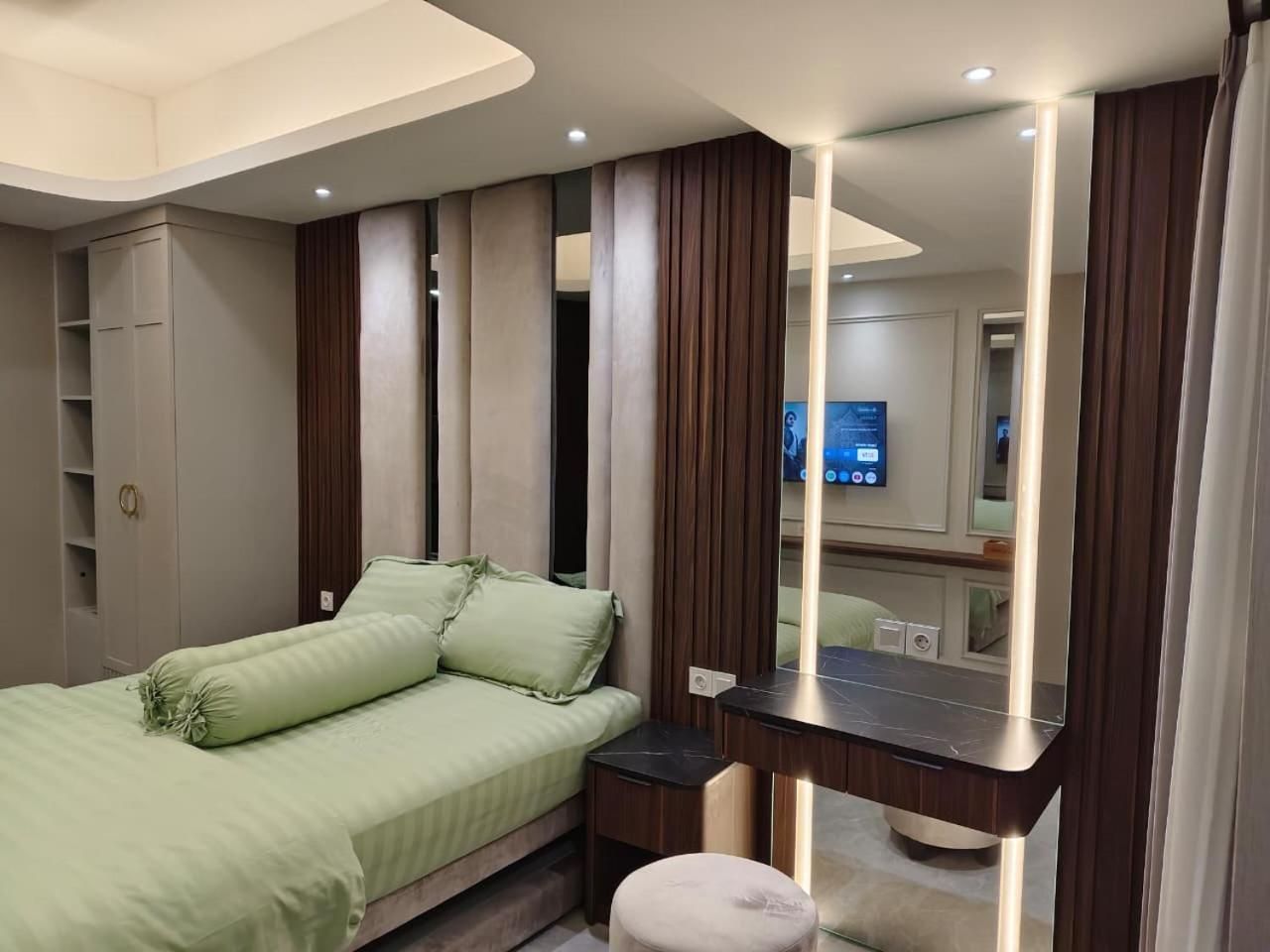 Deluxe One-Bedroom Apartment with City View