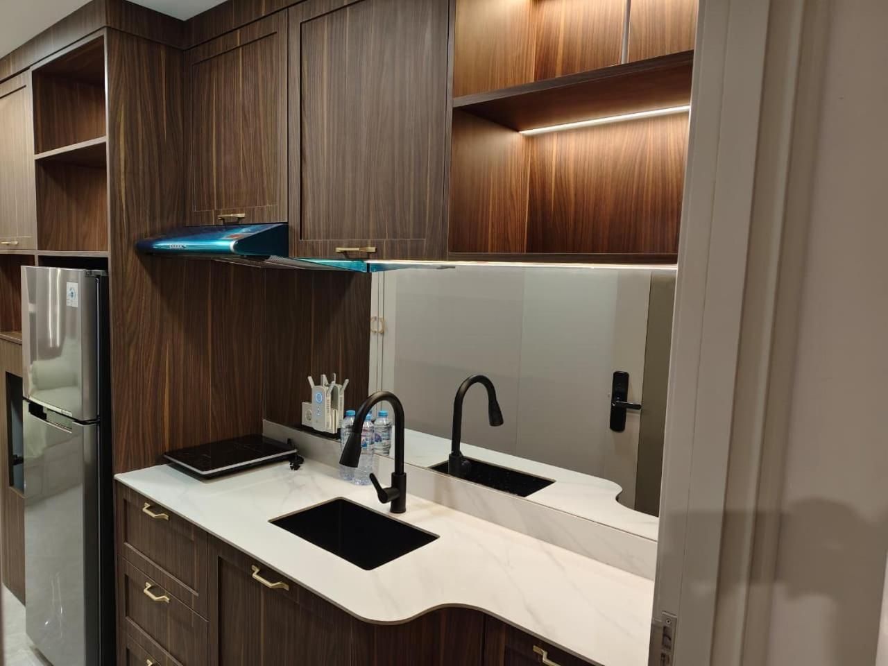 Deluxe One-Bedroom Apartment with City View