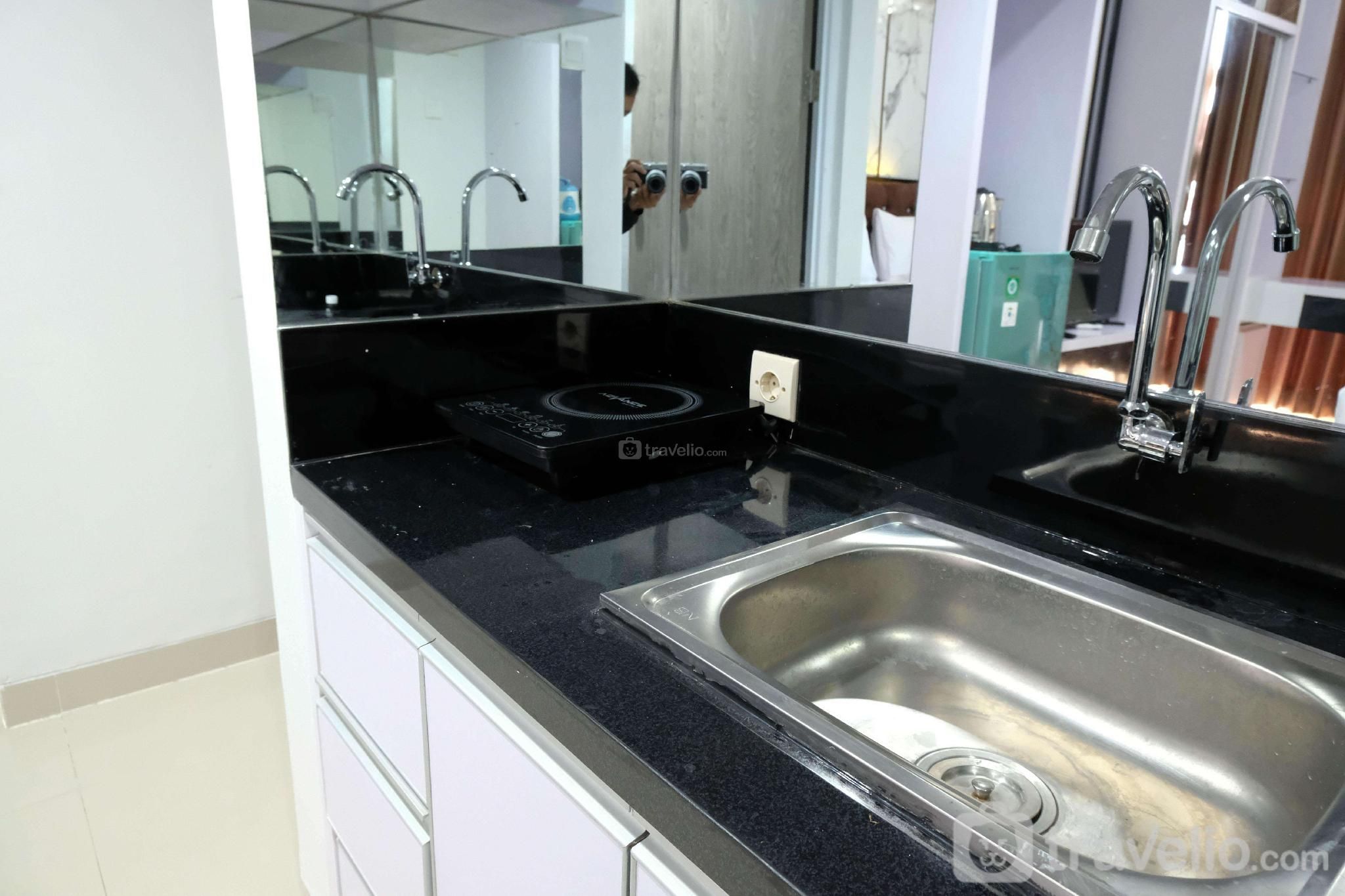 Relaxing Studio Taman Melati Surabaya By Travelio