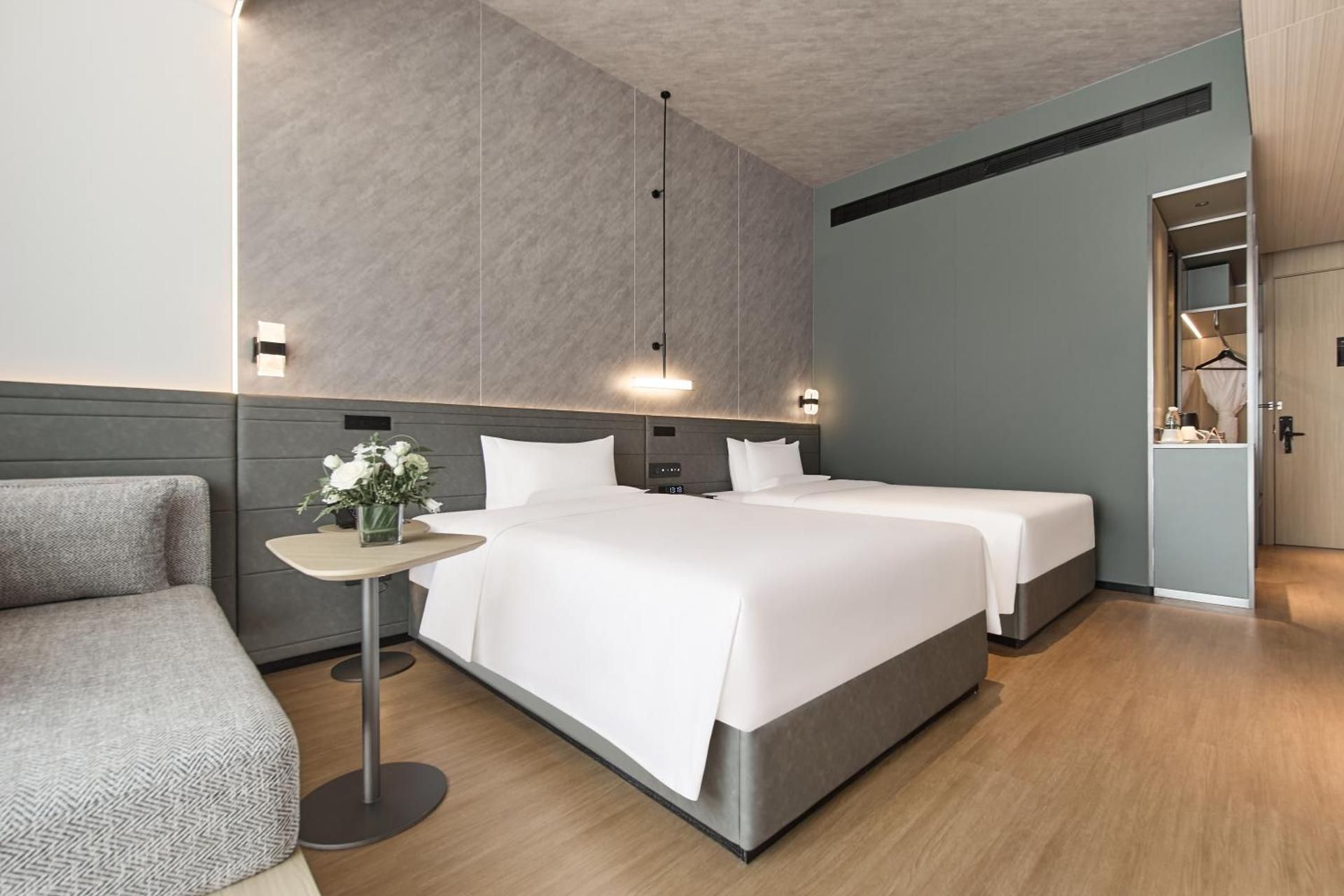 Executive Room Two Single Beds and A Sofa