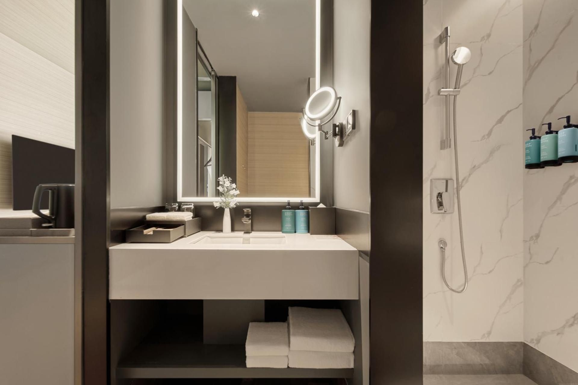 Executive Room Two Single Beds and A Sofa