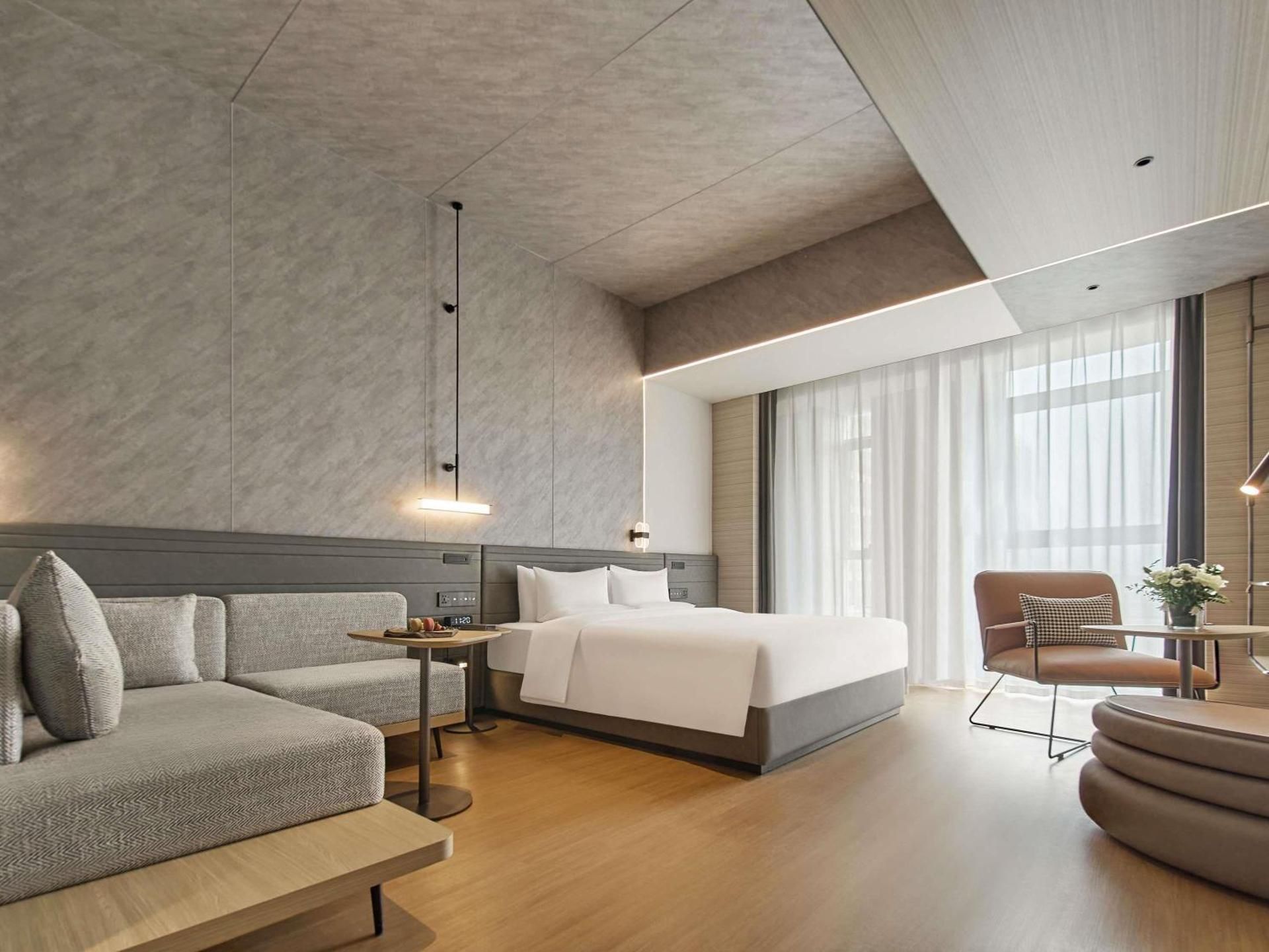 Novotel Yinchuan Lanxigu Superior Room One King Bed and A Sofa