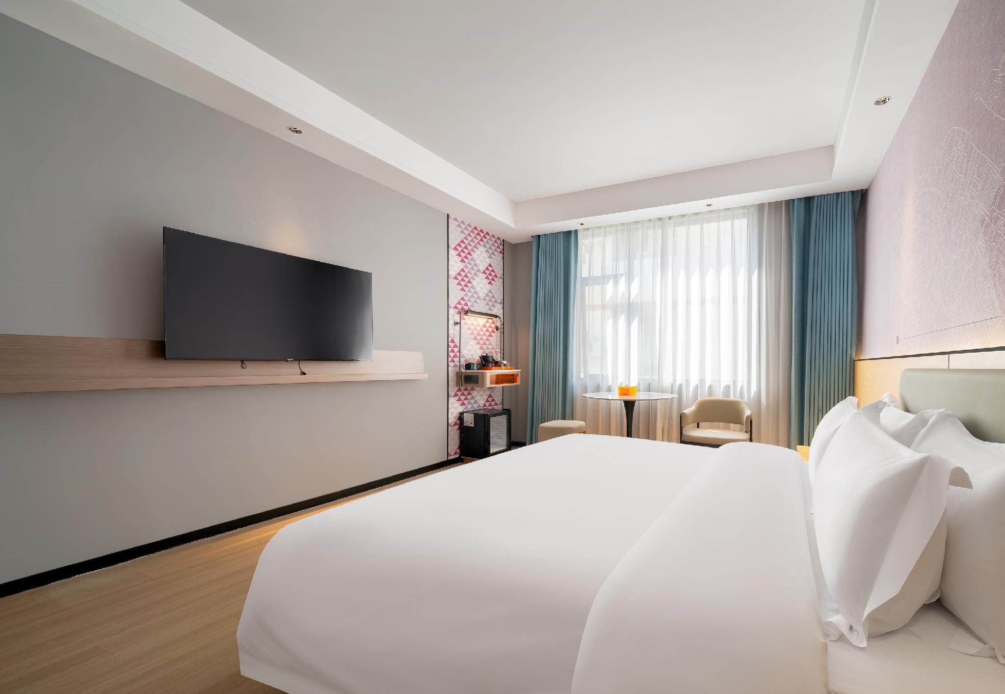 Deluxe Queen Queen Room