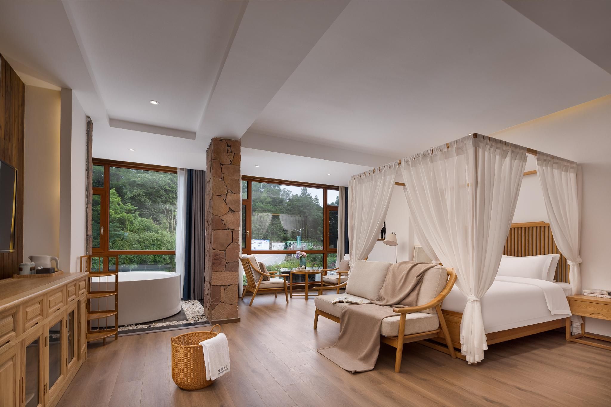 Premier Scenic View King