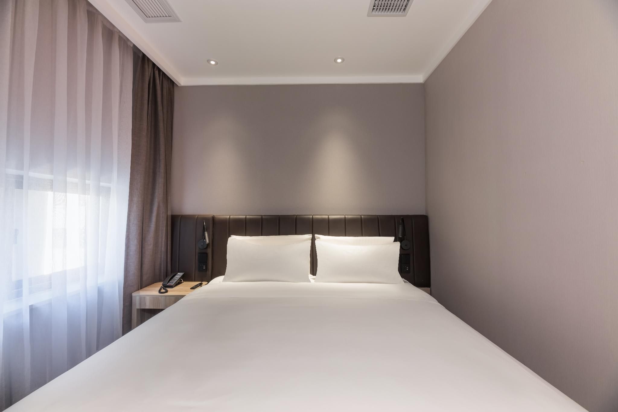 Huazhu - Deluxe Bed Room