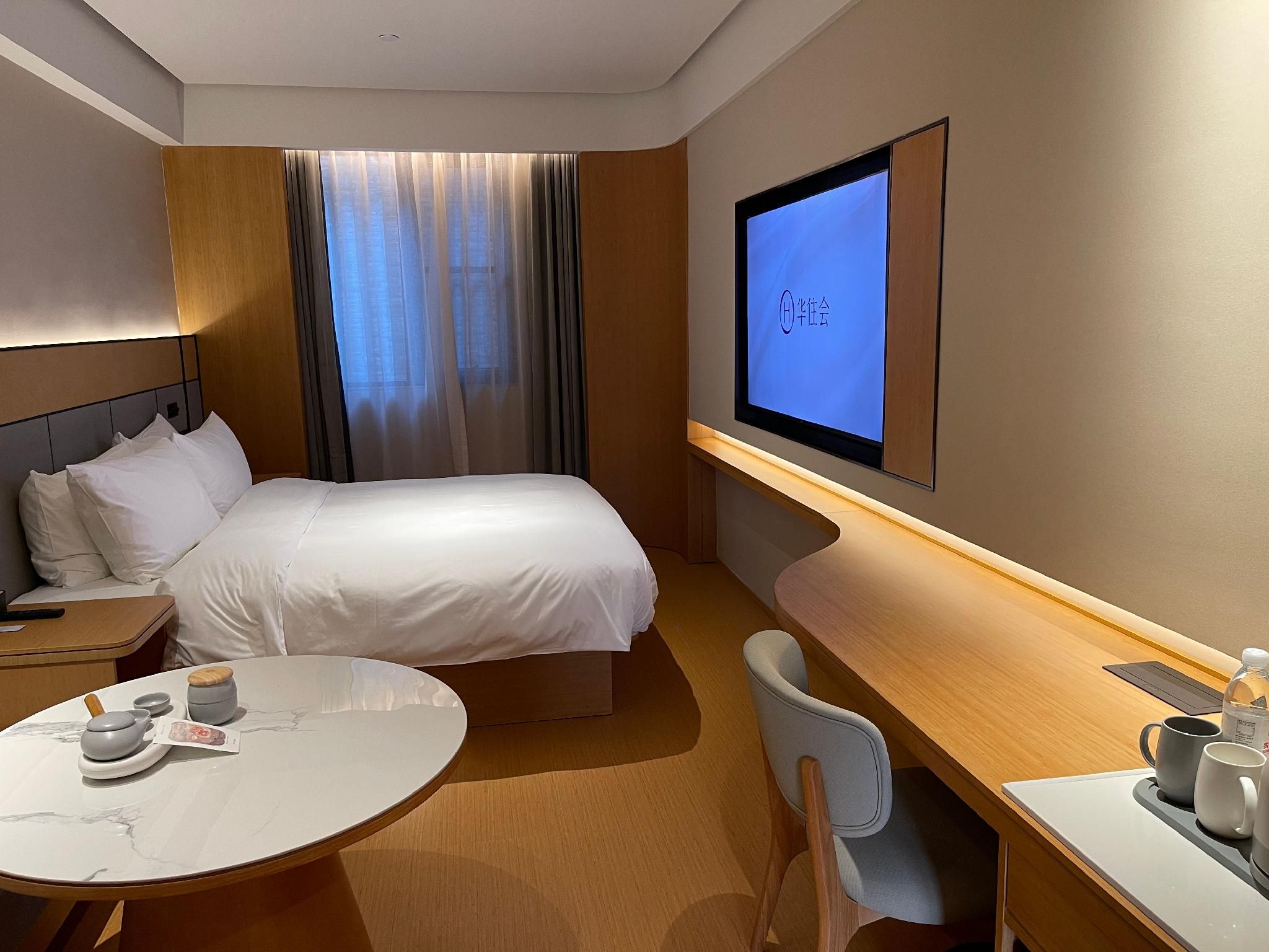 Queen Superior Room