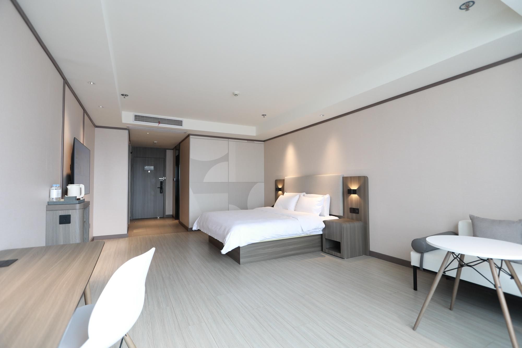 Queen Superior Room