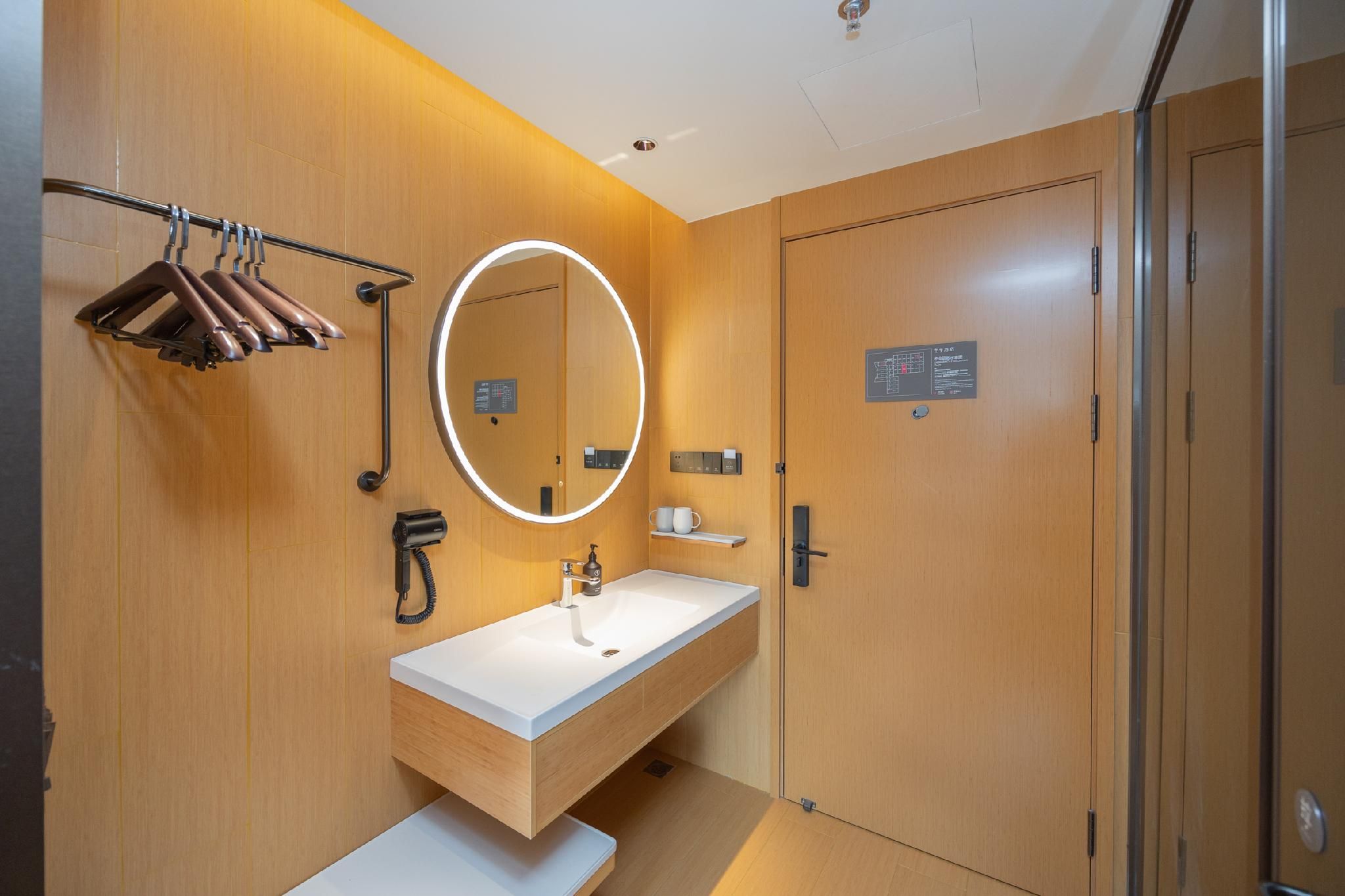 Huazhu - Deluxe Bed Room