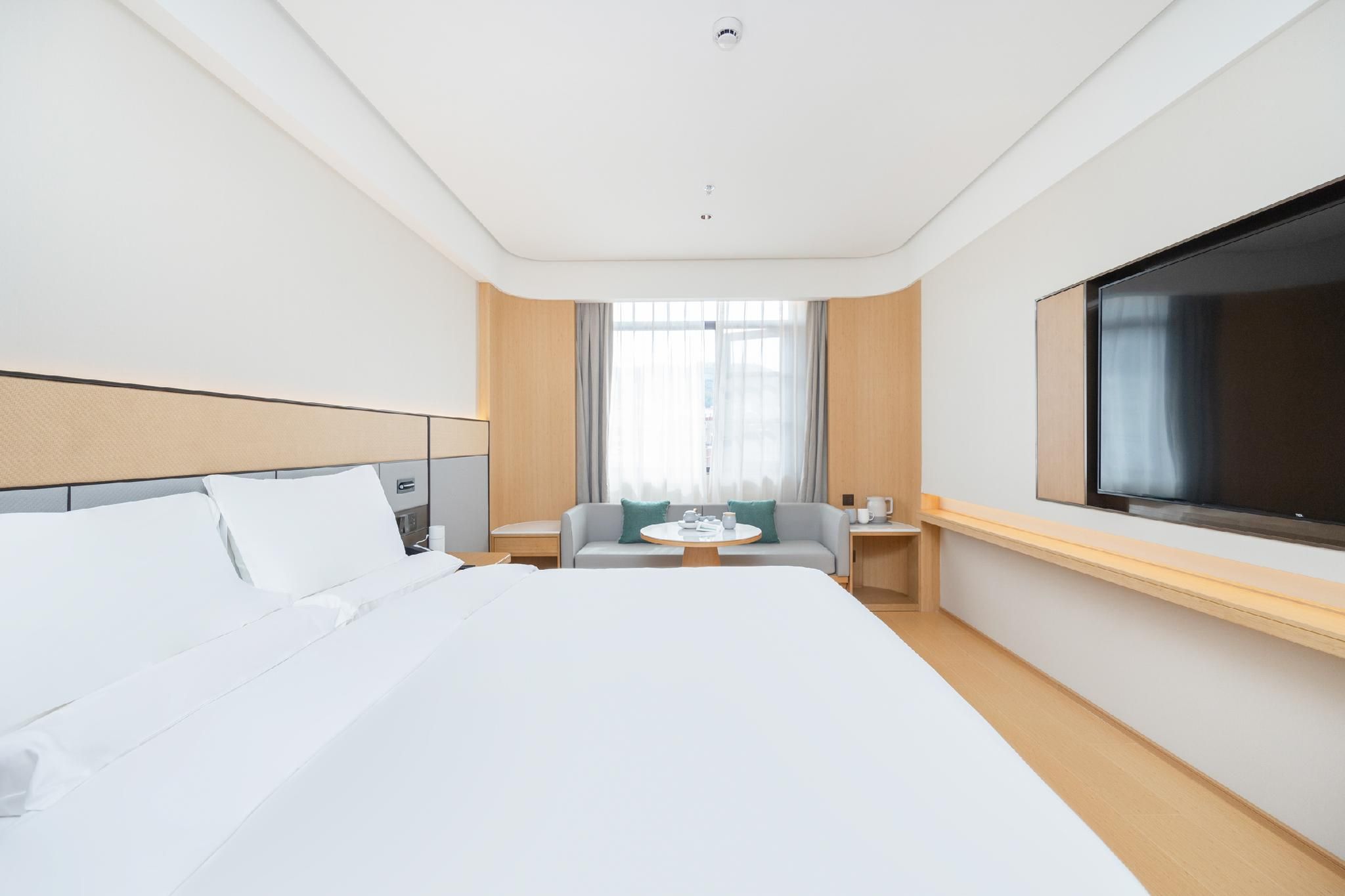 Huazhu - Deluxe Bed Room