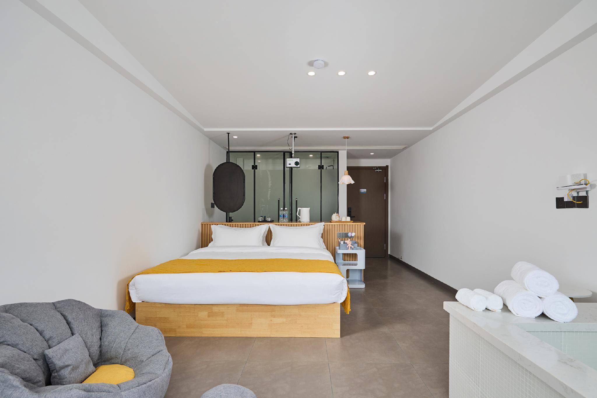 GTR - Guest Room with One 1.8M Bed
