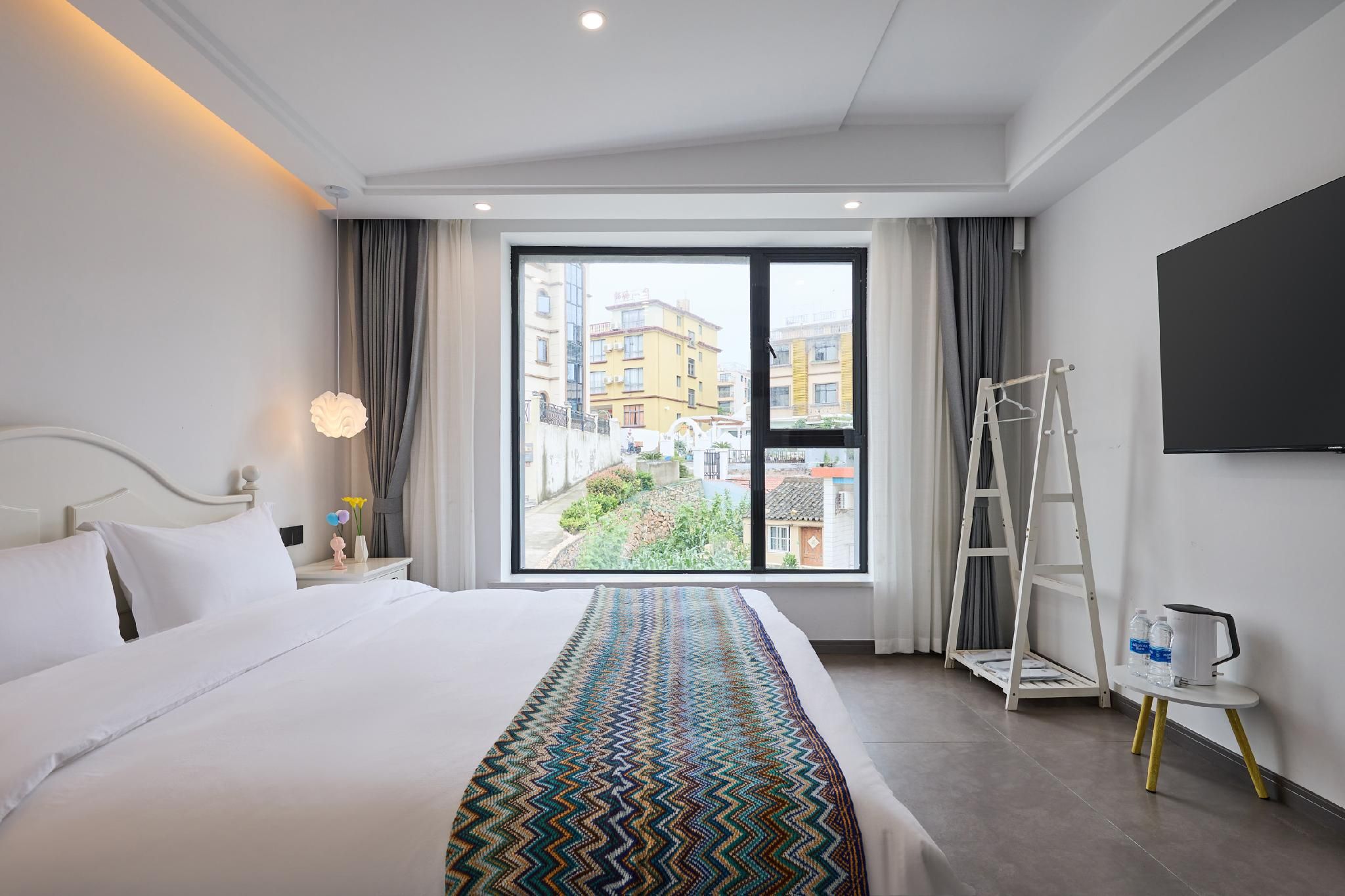 Huazhu - Room With Bed