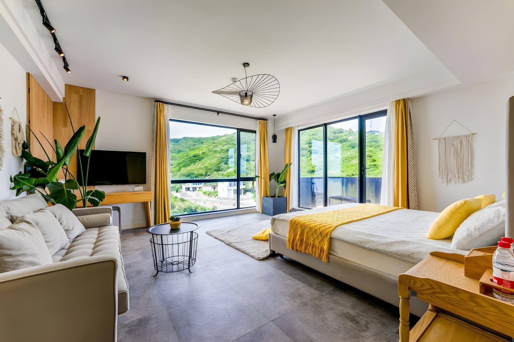 Harbour View Suite with Balcony