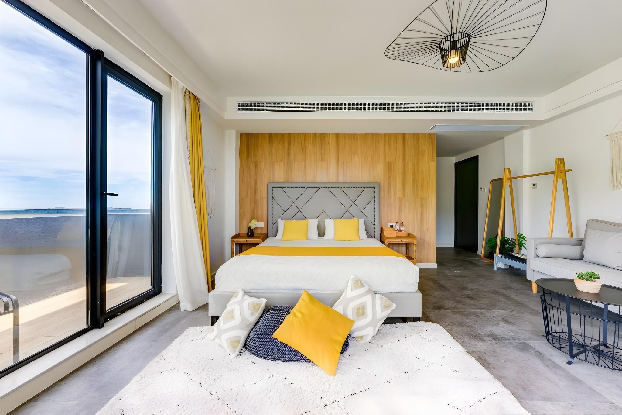 Harbour View Suite with Balcony