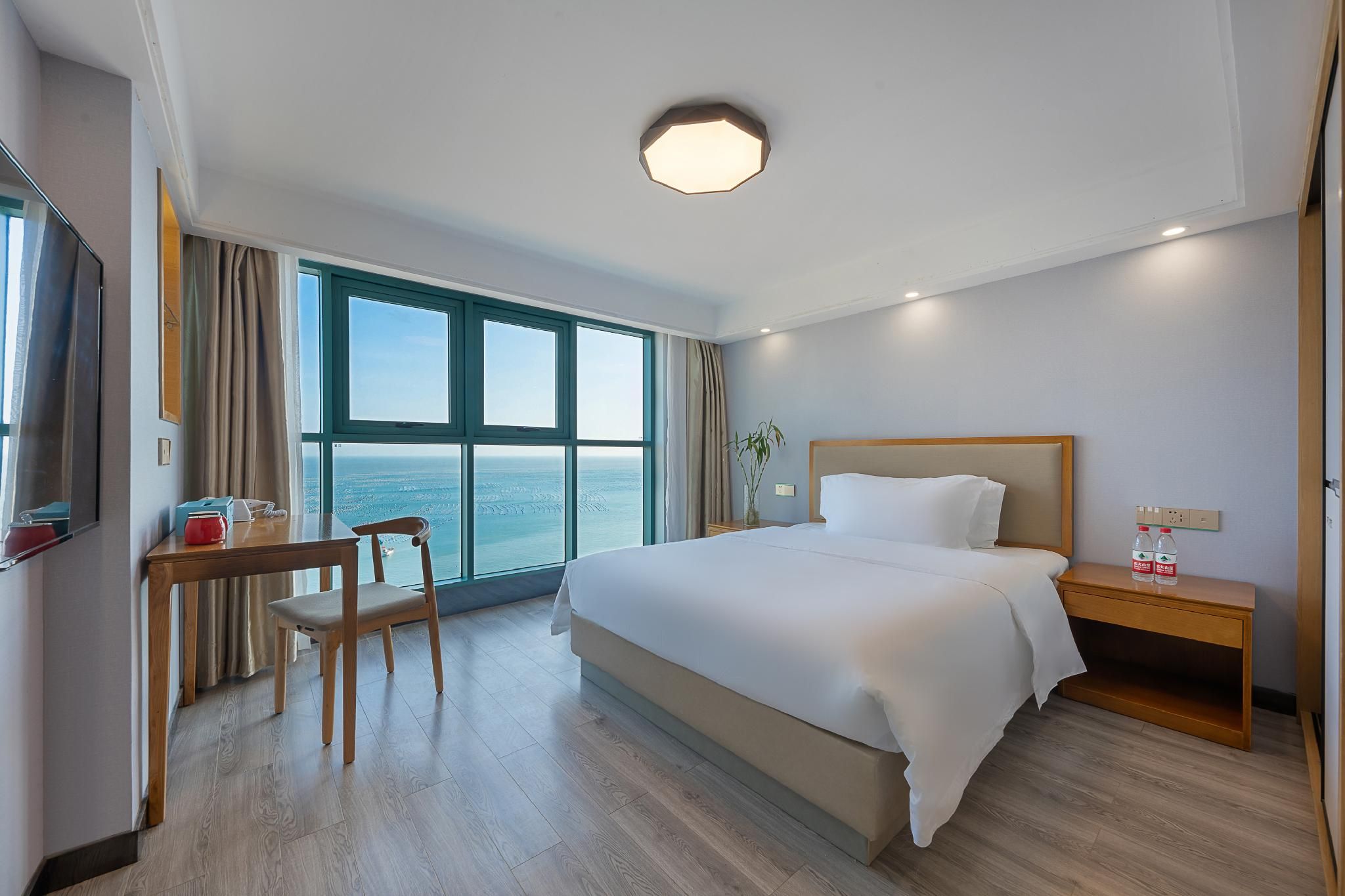 Huazhu - Room With Bed