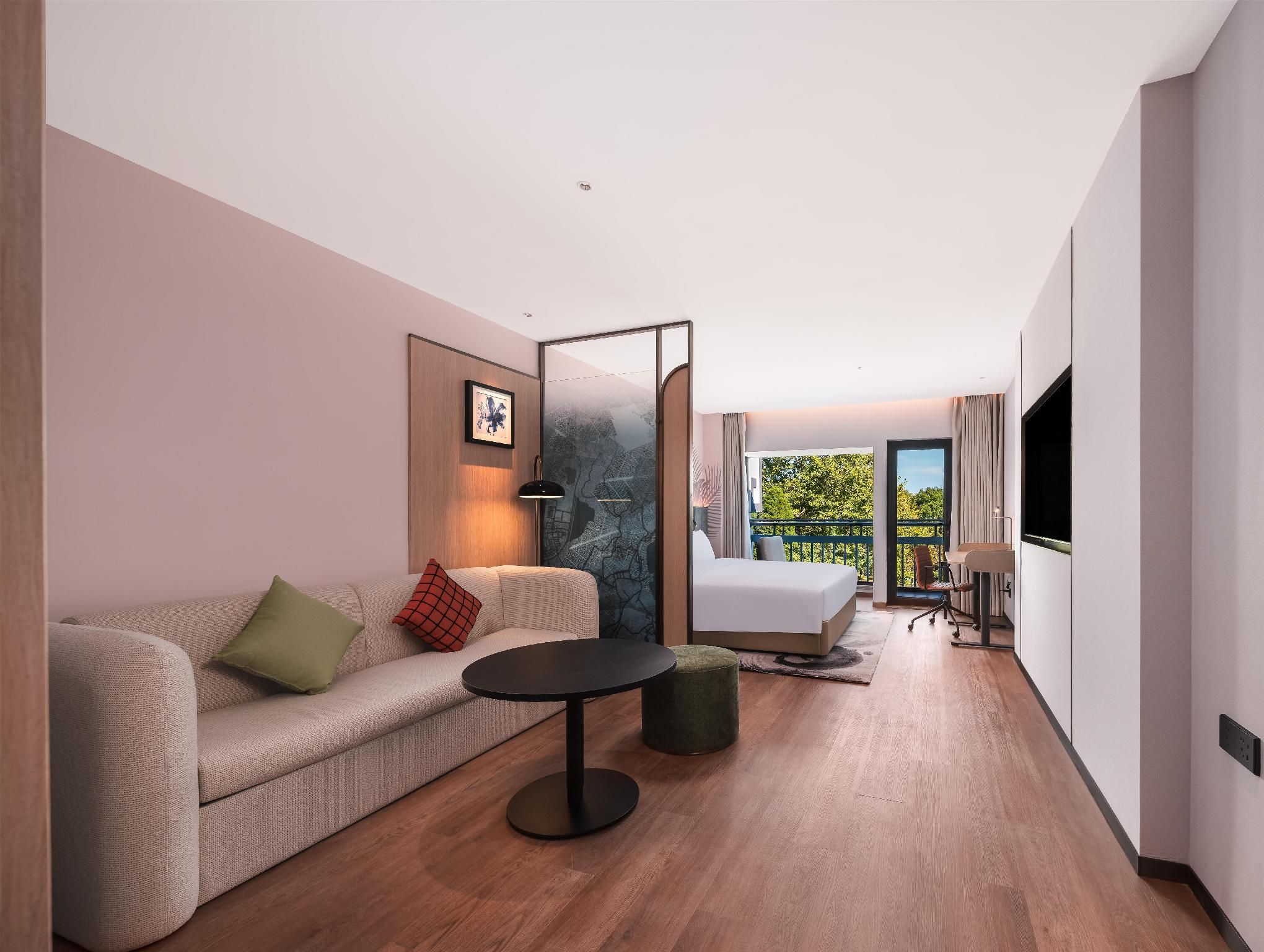 King Deluxe Suite with Balcony