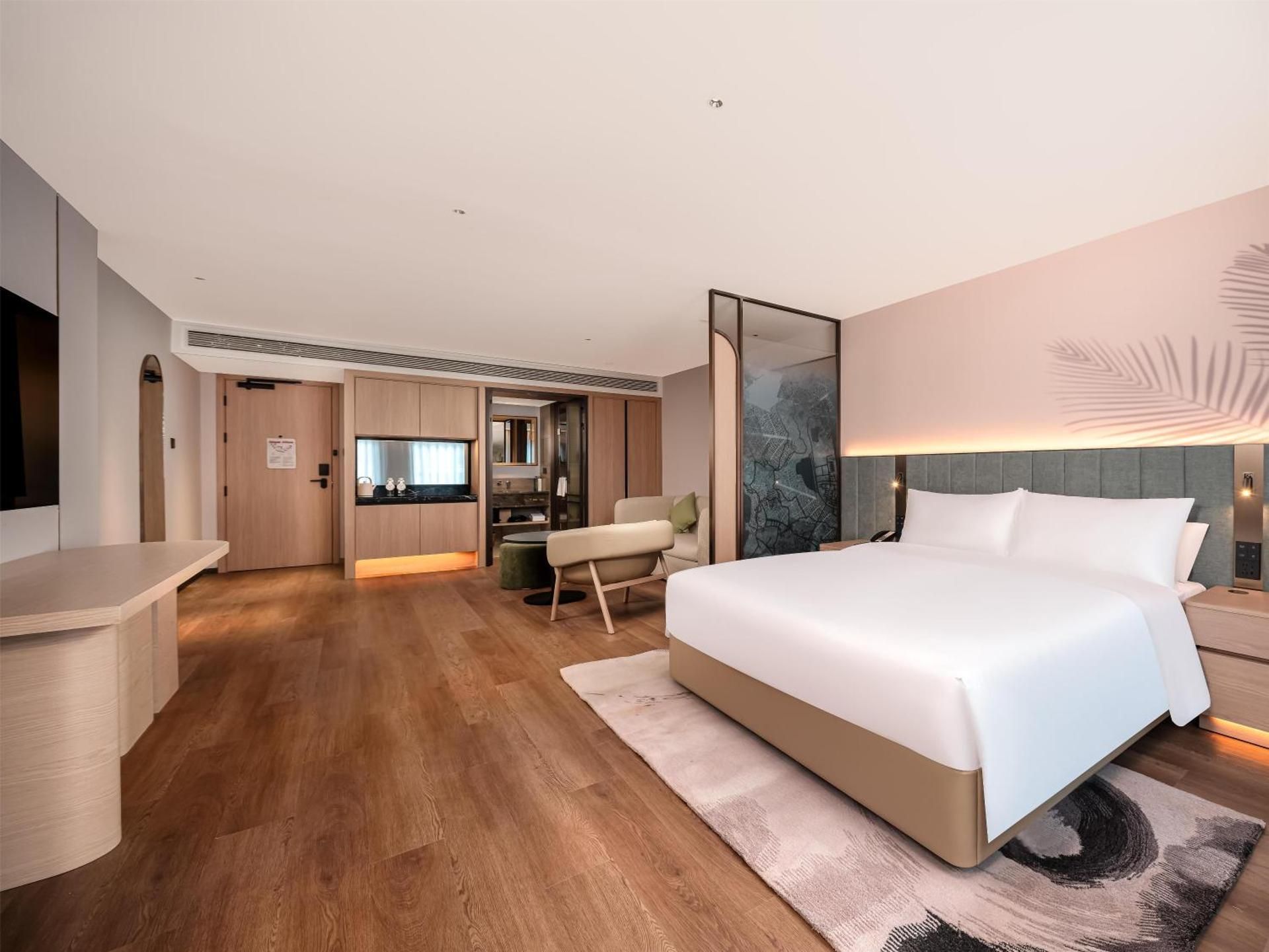 Deluxe King Suite