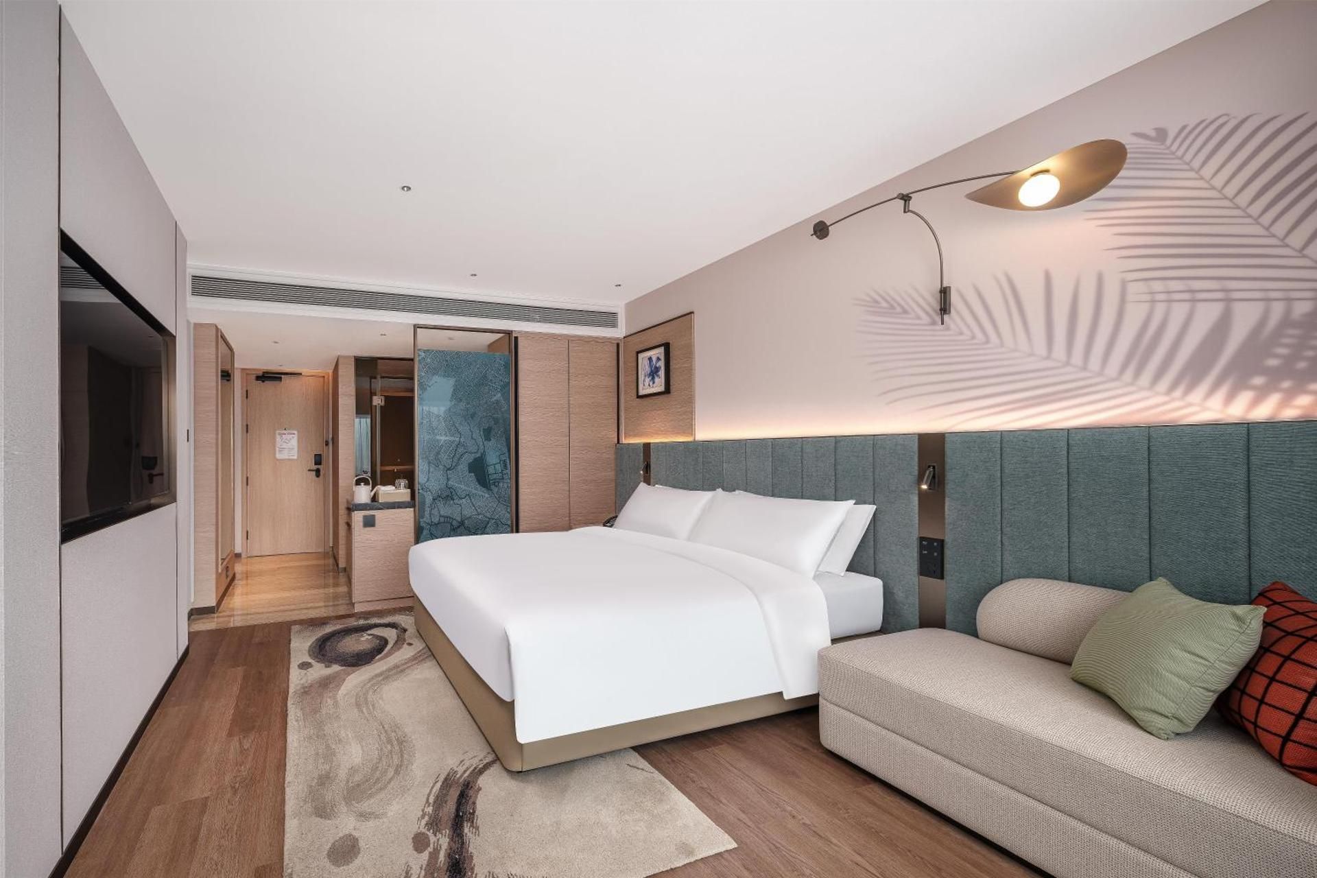 King Guest Room with Balcony